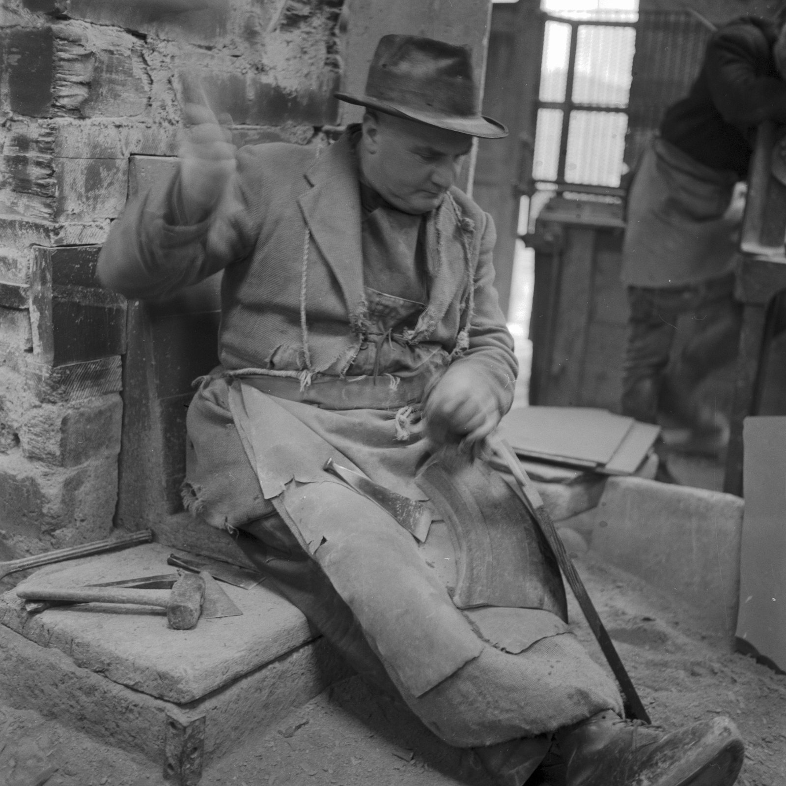 Penrhyn Quarry - Feb 15, 1962, submitted by Buddle-Bot on 01-04-2025.
© Geoff Charles https://creativecommons.org/licenses/by-sa/4.0/ http://www.llyfrgell.cymru Penrhyn Quarry - Feb 15, 1962