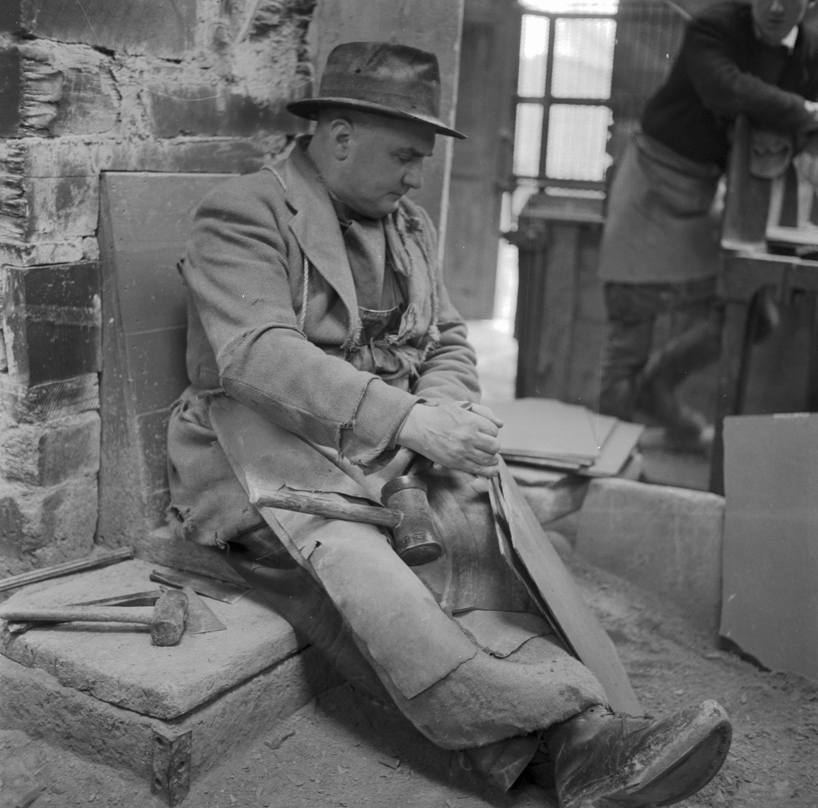 Penrhyn Quarry - Feb 15, 1962, submitted by Buddle-Bot on 01-04-2025.
© Geoff Charles https://creativecommons.org/licenses/by-sa/4.0/ http://www.llyfrgell.cymru Penrhyn Quarry - Feb 15, 1962