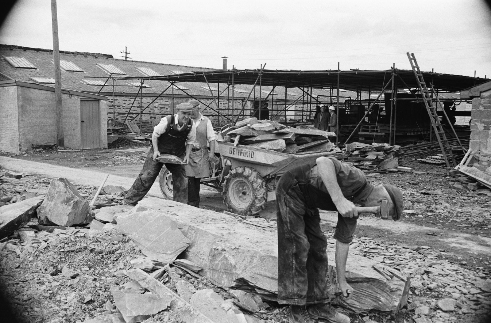 Penrhyn modernisation by Mc Alpine - 25 Jun, 1966, submitted by Buddle-Bot on 01-04-2025.
© Geoff Charles https://creativecommons.org/licenses/by-sa/4.0/ http://www.llyfrgell.cymru Penrhyn modernisation by Mc Alpine - 25 Jun, 1966
