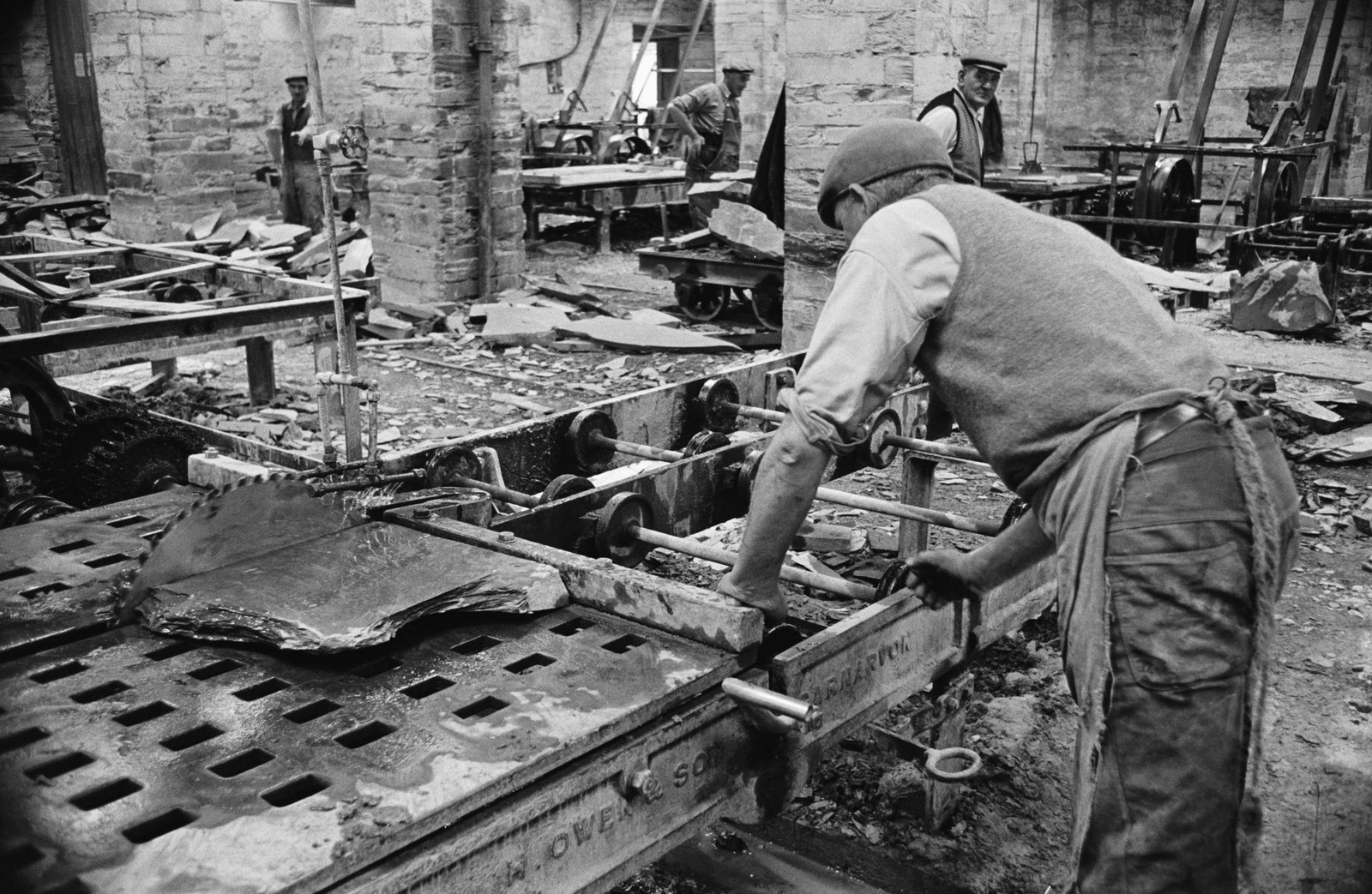 Penrhyn modernisation by Mc Alpine - 25 Jun, 1966, submitted by Buddle-Bot on 01-04-2025.
© Geoff Charles https://creativecommons.org/licenses/by-sa/4.0/ http://www.llyfrgell.cymru Penrhyn modernisation by Mc Alpine - 25 Jun, 1966
