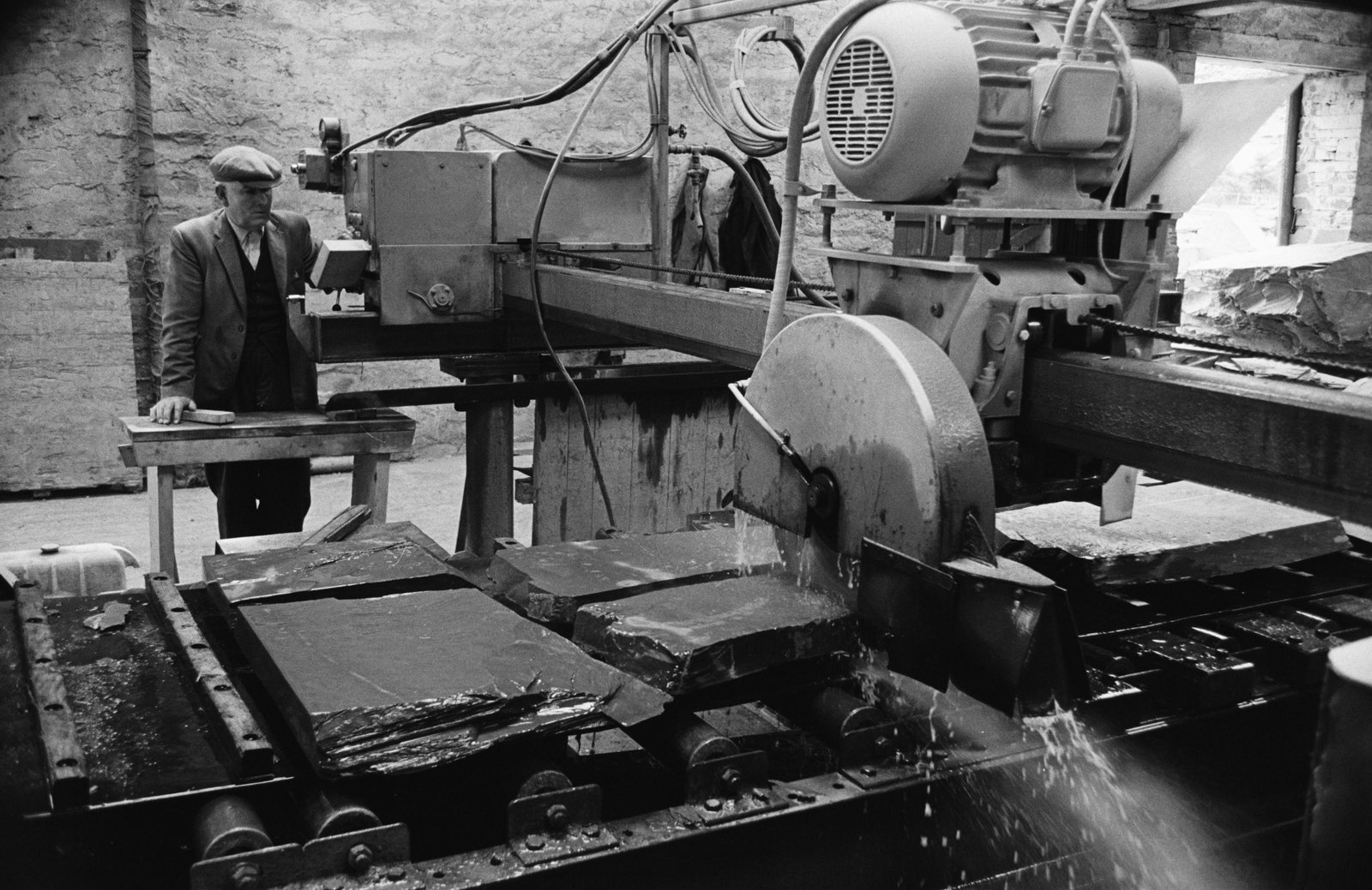 Penrhyn modernisation by Mc Alpine - 25 Jun, 1966, submitted by Buddle-Bot on 01-04-2025.
© Geoff Charles https://creativecommons.org/licenses/by-sa/4.0/ http://www.llyfrgell.cymru Penrhyn modernisation by Mc Alpine - 25 Jun, 1966