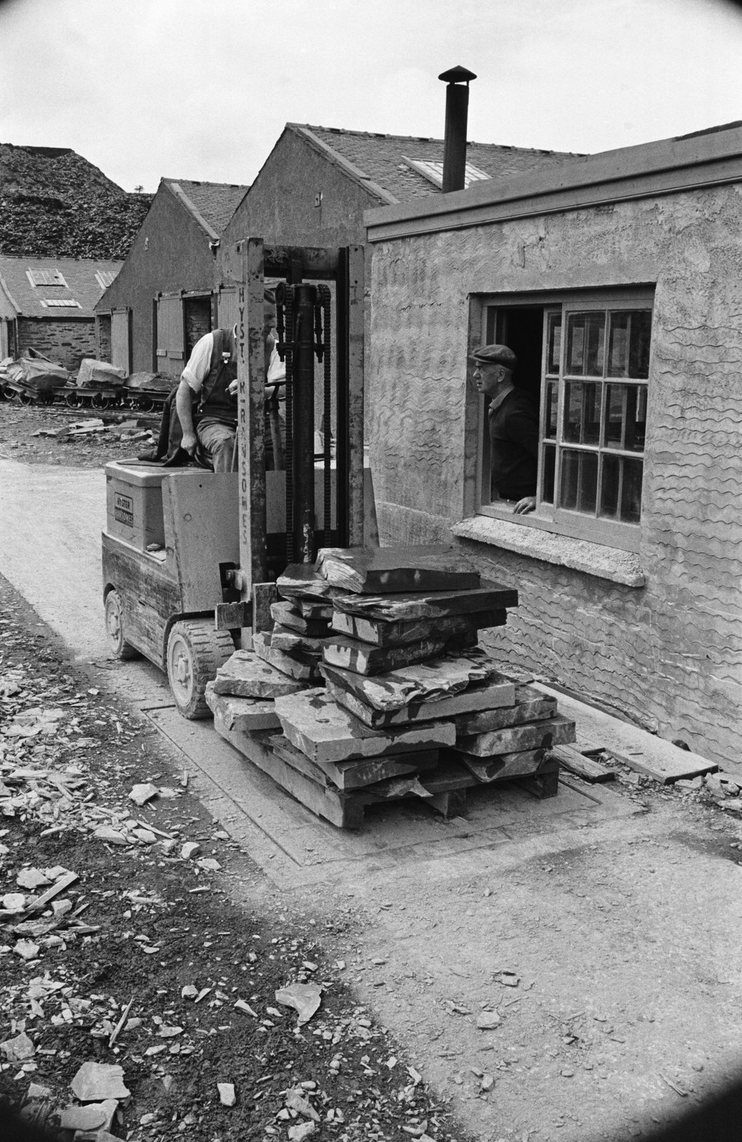 Penrhyn modernisation by Mc Alpine - 25 Jun, 1966, submitted by Buddle-Bot on 01-04-2025.
© Geoff Charles https://creativecommons.org/licenses/by-sa/4.0/ http://www.llyfrgell.cymru Penrhyn modernisation by Mc Alpine - 25 Jun, 1966