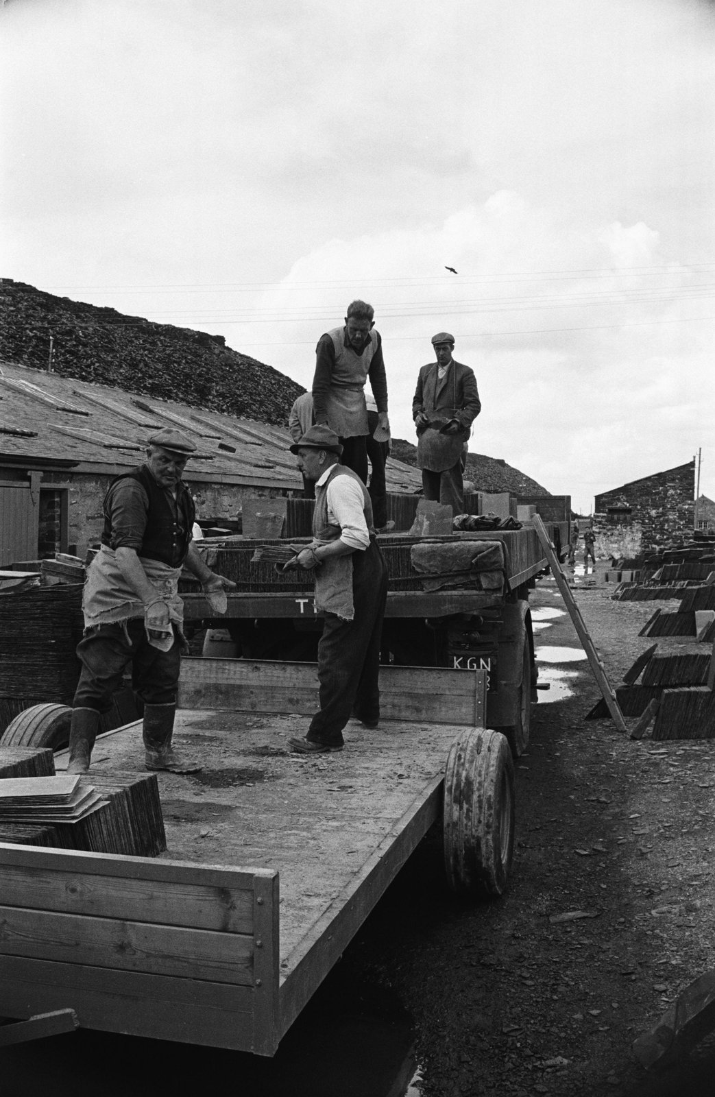 Penrhyn modernisation by Mc Alpine - 25 Jun, 1966, submitted by Buddle-Bot on 01-04-2025.
© Geoff Charles https://creativecommons.org/licenses/by-sa/4.0/ http://www.llyfrgell.cymru Penrhyn modernisation by Mc Alpine - 25 Jun, 1966