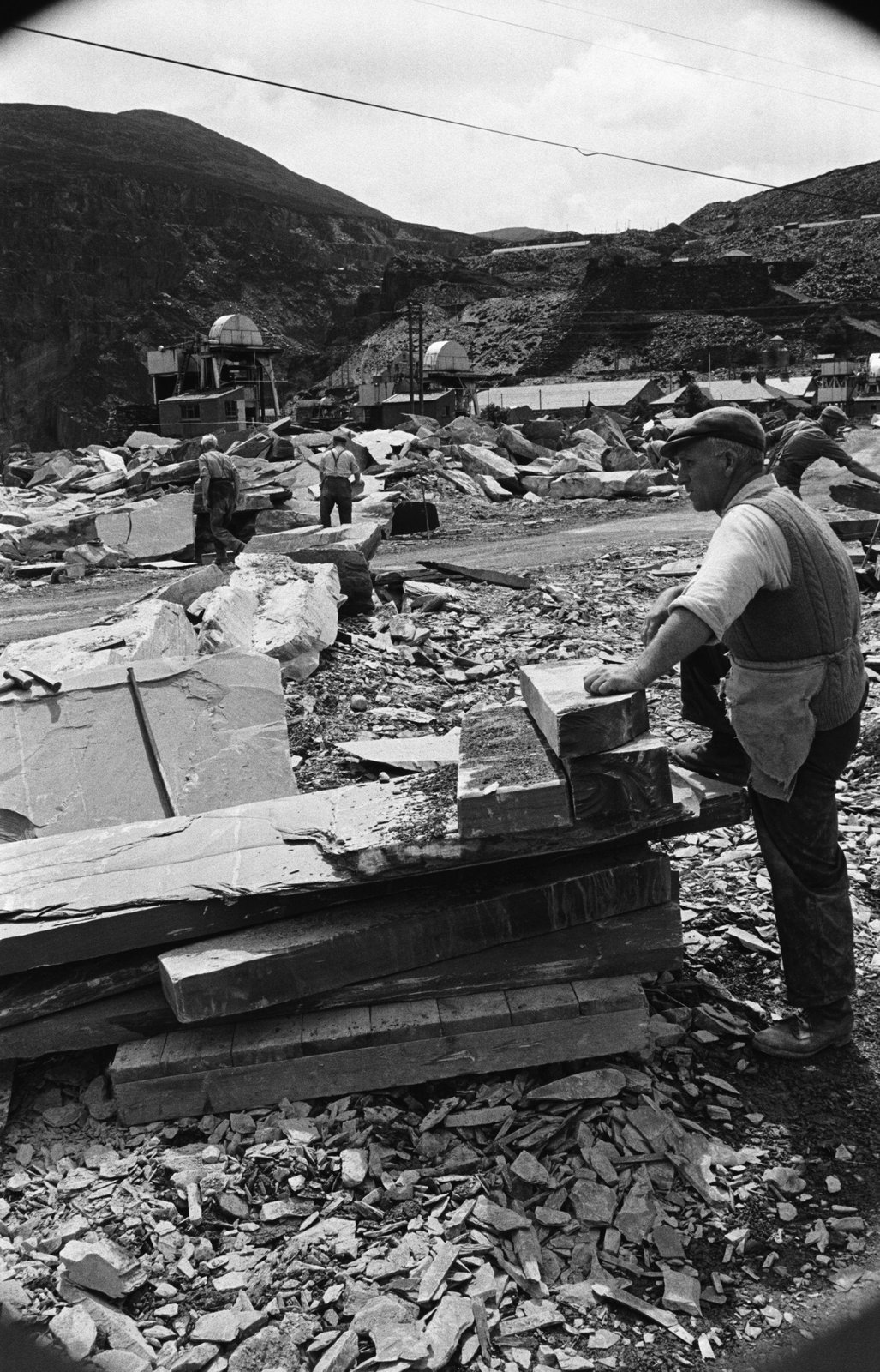 Penrhyn modernisation by Mc Alpine - 25 Jun, 1966, submitted by Buddle-Bot on 01-04-2025.
© Geoff Charles https://creativecommons.org/licenses/by-sa/4.0/ http://www.llyfrgell.cymru Penrhyn modernisation by Mc Alpine - 25 Jun, 1966