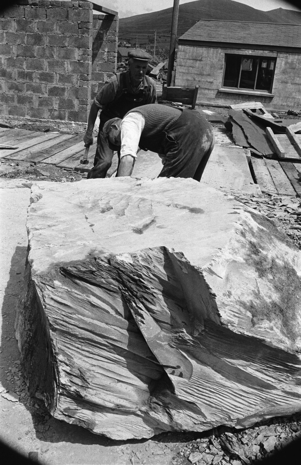 Penrhyn modernisation by Mc Alpine - 25 Jun, 1966, submitted by Buddle-Bot on 01-04-2025.
© Geoff Charles https://creativecommons.org/licenses/by-sa/4.0/ http://www.llyfrgell.cymru Penrhyn modernisation by Mc Alpine - 25 Jun, 1966