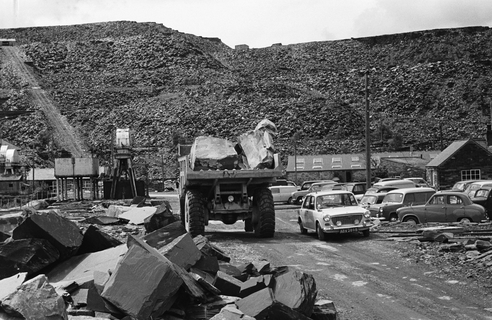 Penrhyn modernisation by Mc Alpine - 25 Jun, 1966, submitted by Buddle-Bot on 01-04-2025.
© Geoff Charles https://creativecommons.org/licenses/by-sa/4.0/ http://www.llyfrgell.cymru Penrhyn modernisation by Mc Alpine - 25 Jun, 1966