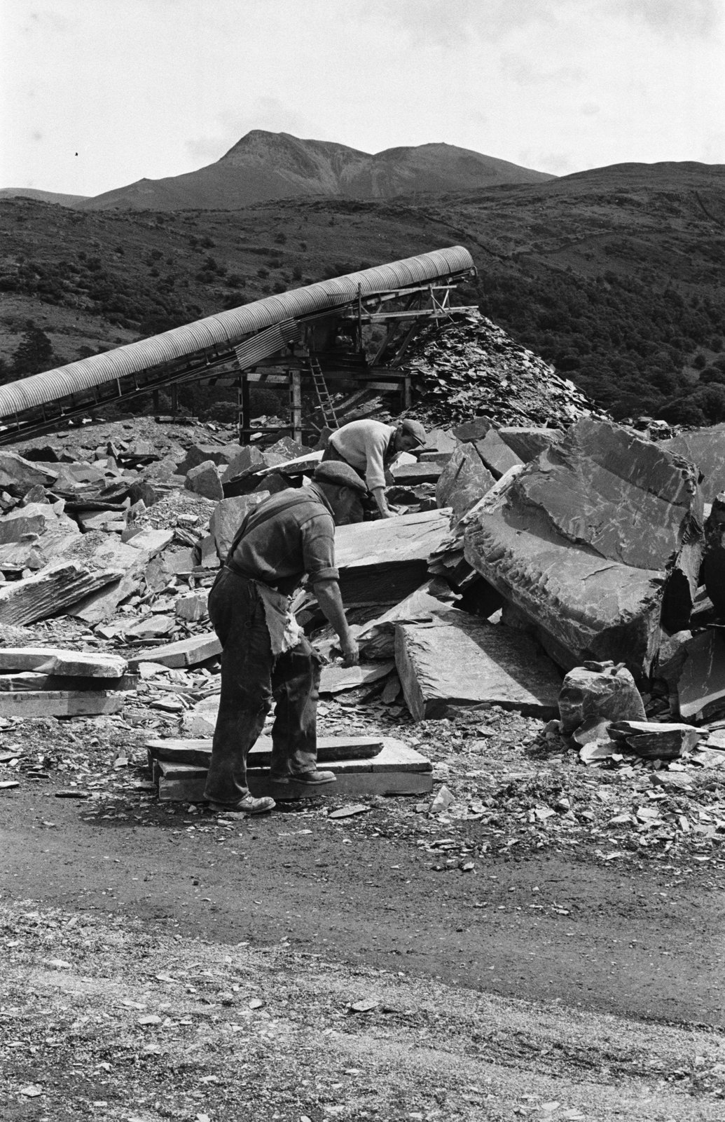 Penrhyn modernisation by Mc Alpine - 25 Jun, 1966, submitted by Buddle-Bot on 01-04-2025.
© Geoff Charles https://creativecommons.org/licenses/by-sa/4.0/ http://www.llyfrgell.cymru Penrhyn modernisation by Mc Alpine - 25 Jun, 1966