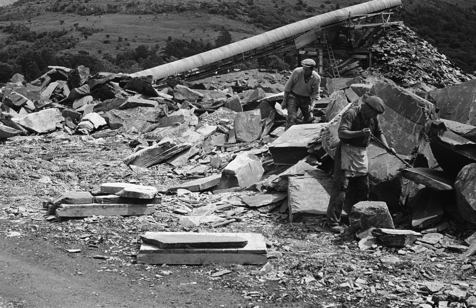 Penrhyn modernisation by Mc Alpine - 25 Jun, 1966, submitted by Buddle-Bot on 01-04-2025.
© Geoff Charles https://creativecommons.org/licenses/by-sa/4.0/ http://www.llyfrgell.cymru Penrhyn modernisation by Mc Alpine - 25 Jun, 1966