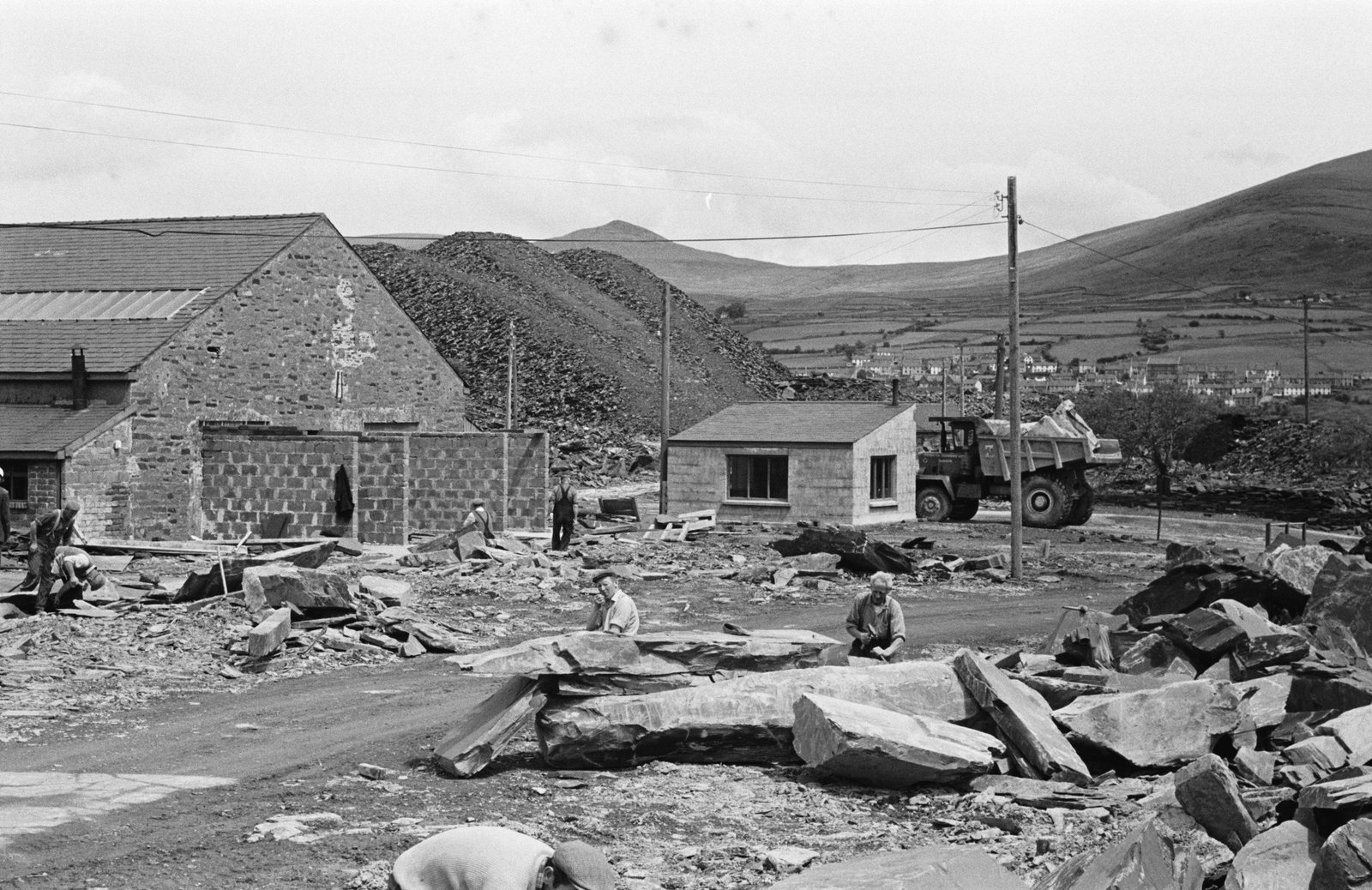 Penrhyn modernisation by Mc Alpine - 25 Jun, 1966, submitted by Buddle-Bot on 01-04-2025.
© Geoff Charles https://creativecommons.org/licenses/by-sa/4.0/ http://www.llyfrgell.cymru Penrhyn modernisation by Mc Alpine - 25 Jun, 1966
