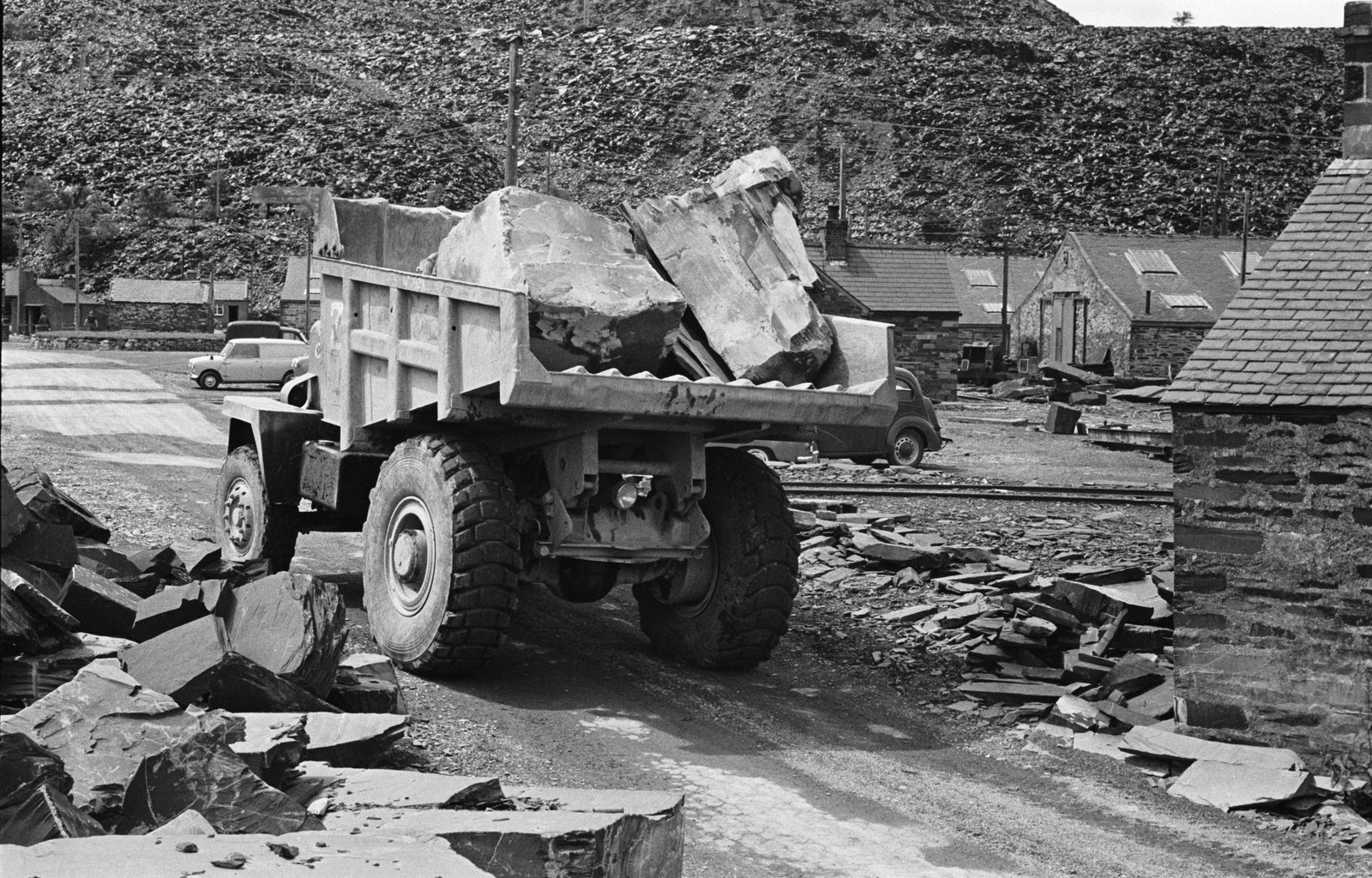 Penrhyn modernisation by Mc Alpine - 25 Jun, 1966, submitted by Buddle-Bot on 01-04-2025.
© Geoff Charles https://creativecommons.org/licenses/by-sa/4.0/ http://www.llyfrgell.cymru Penrhyn modernisation by Mc Alpine - 25 Jun, 1966