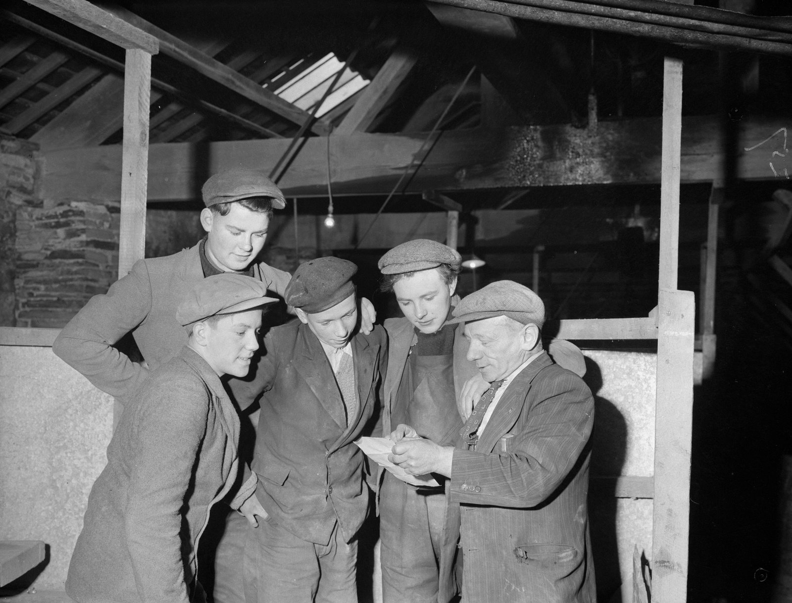 Oakeley new apprentices, submitted by Buddle-Bot on 01-04-2025.
© Geoff Charles https://creativecommons.org/licenses/by-sa/4.0/ http://www.llyfrgell.cymru Oakeley new apprentices