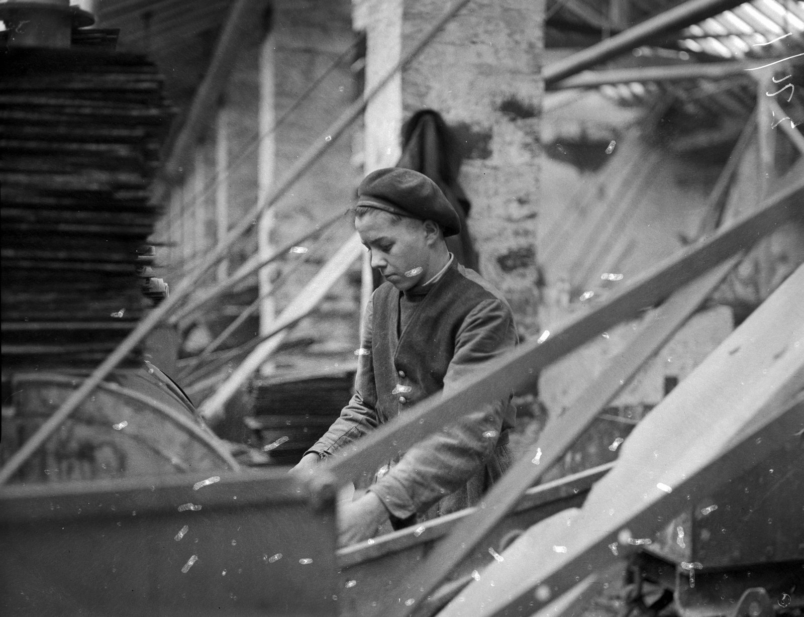 Portraits of activities at Penrhyn Quarry, its apprentices and railway - Feb 5, 1959, submitted by Buddle-Bot on 01-04-2025.
© Geoff Charles https://creativecommons.org/licenses/by-sa/4.0/ http://www.llyfrgell.cymru Portraits of activities at Penrhyn Quarry, its apprentices and railway - Feb 5, 1959
