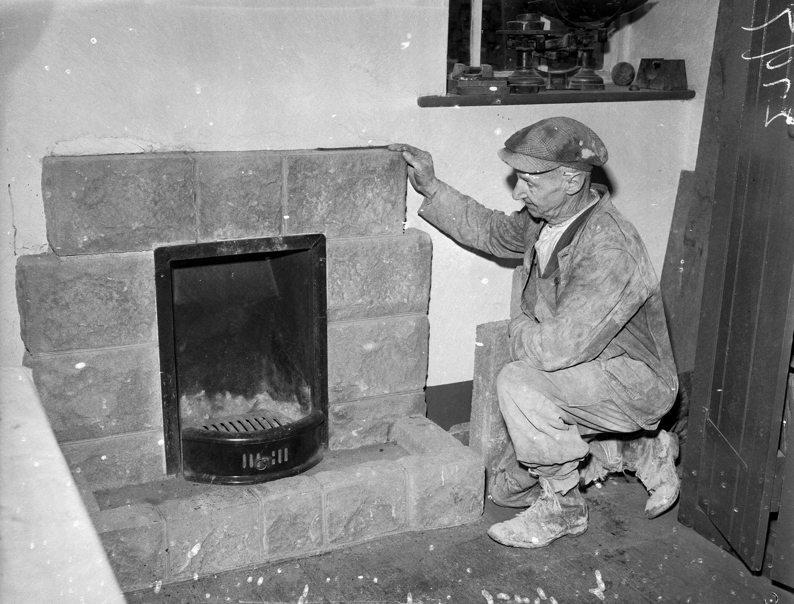 Portraits of activities at Penrhyn Quarry, its apprentices and railway - Feb 5, 1959, submitted by Buddle-Bot on 01-04-2025.
© Geoff Charles https://creativecommons.org/licenses/by-sa/4.0/ http://www.llyfrgell.cymru Portraits of activities at Penrhyn Quarry, its apprentices and railway - Feb 5, 1959