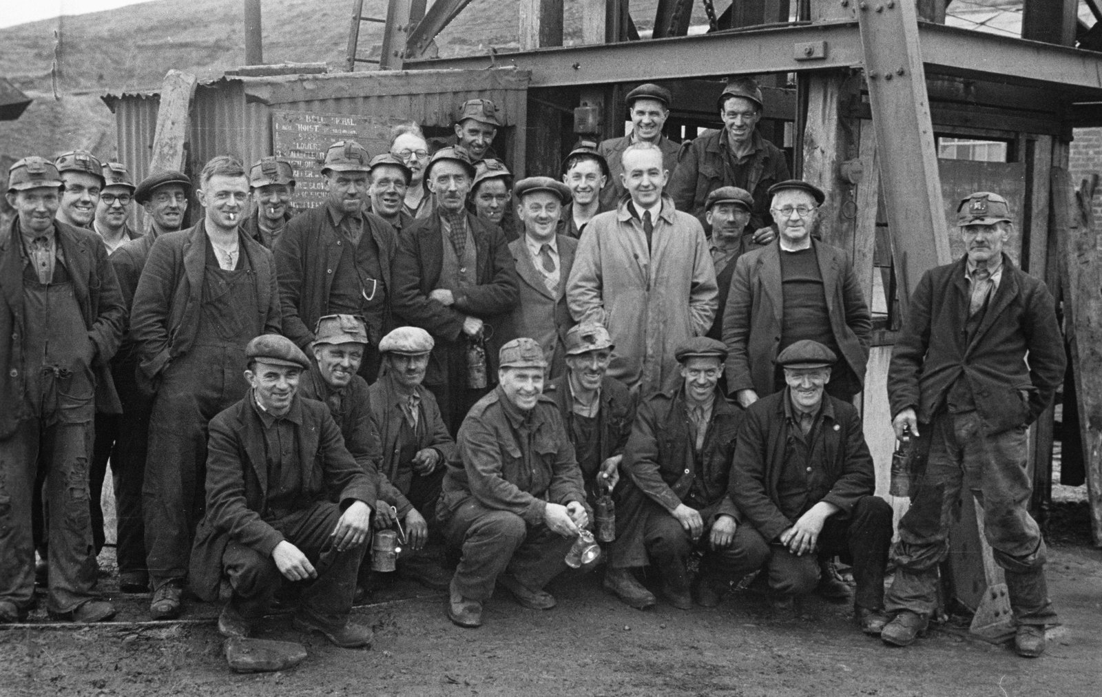 Rhiw manganese mine - Nov 1, 1967, submitted by Buddle-Bot on 01-04-2025.
© Geoff Charles https://creativecommons.org/licenses/by-sa/4.0/ http://www.llyfrgell.cymru Rhiw manganese mine - Nov 1, 1967