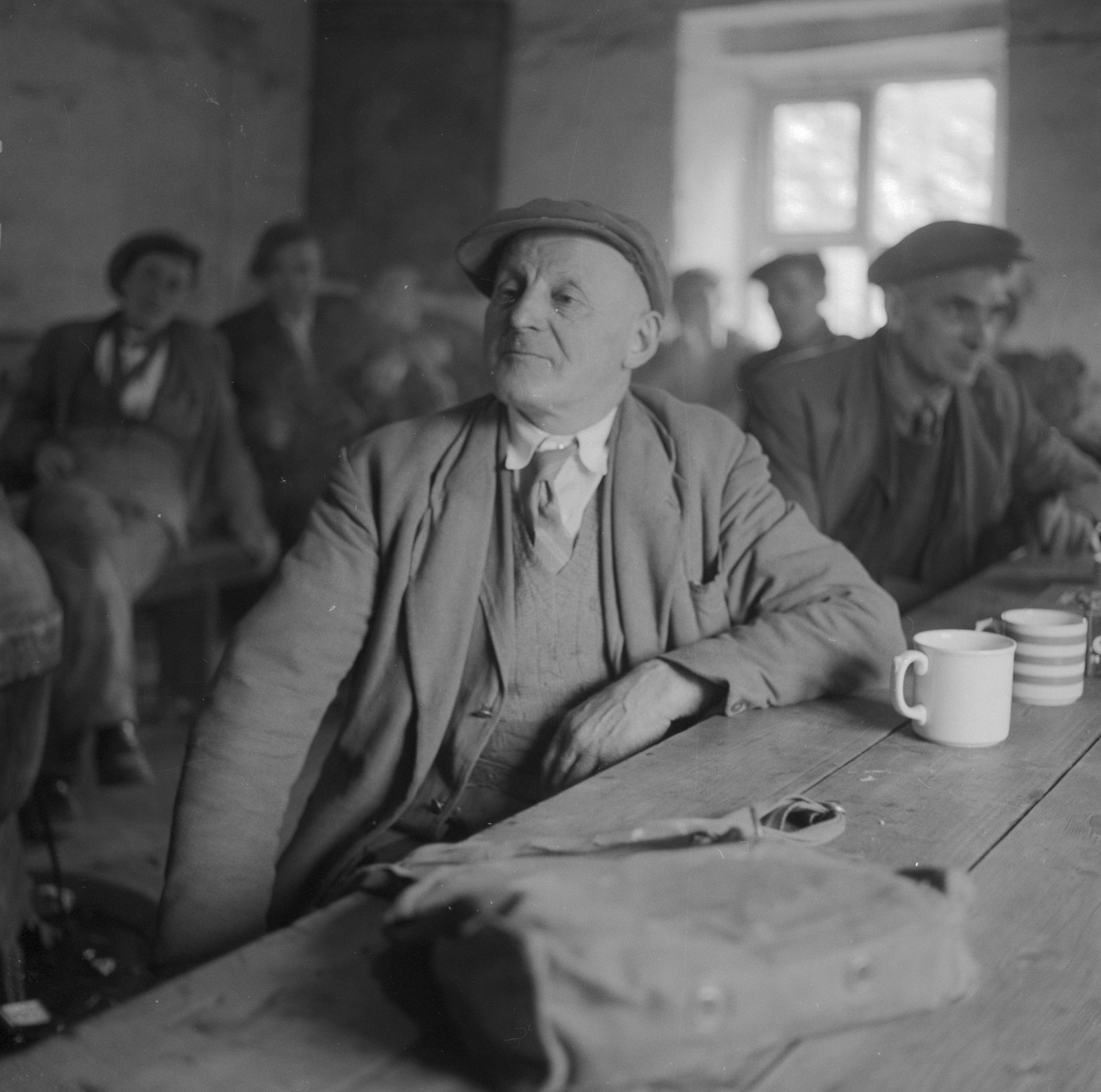 Last week at Foty Quarry - 11 Oct, 1962, submitted by Buddle-Bot on 01-04-2025.
© Geoff Charles https://creativecommons.org/licenses/by-sa/4.0/ http://www.llyfrgell.cymru Last week at Foty Quarry - 11 Oct, 1962
