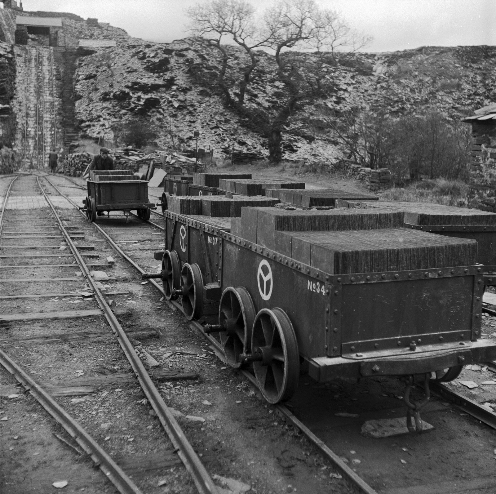 Pen-y-groes quarry horse railway, submitted by Buddle-Bot on 01-04-2025.
© Geoff Charles https://creativecommons.org/licenses/by-sa/4.0/ http://www.llyfrgell.cymru Pen-y-groes quarry horse railway