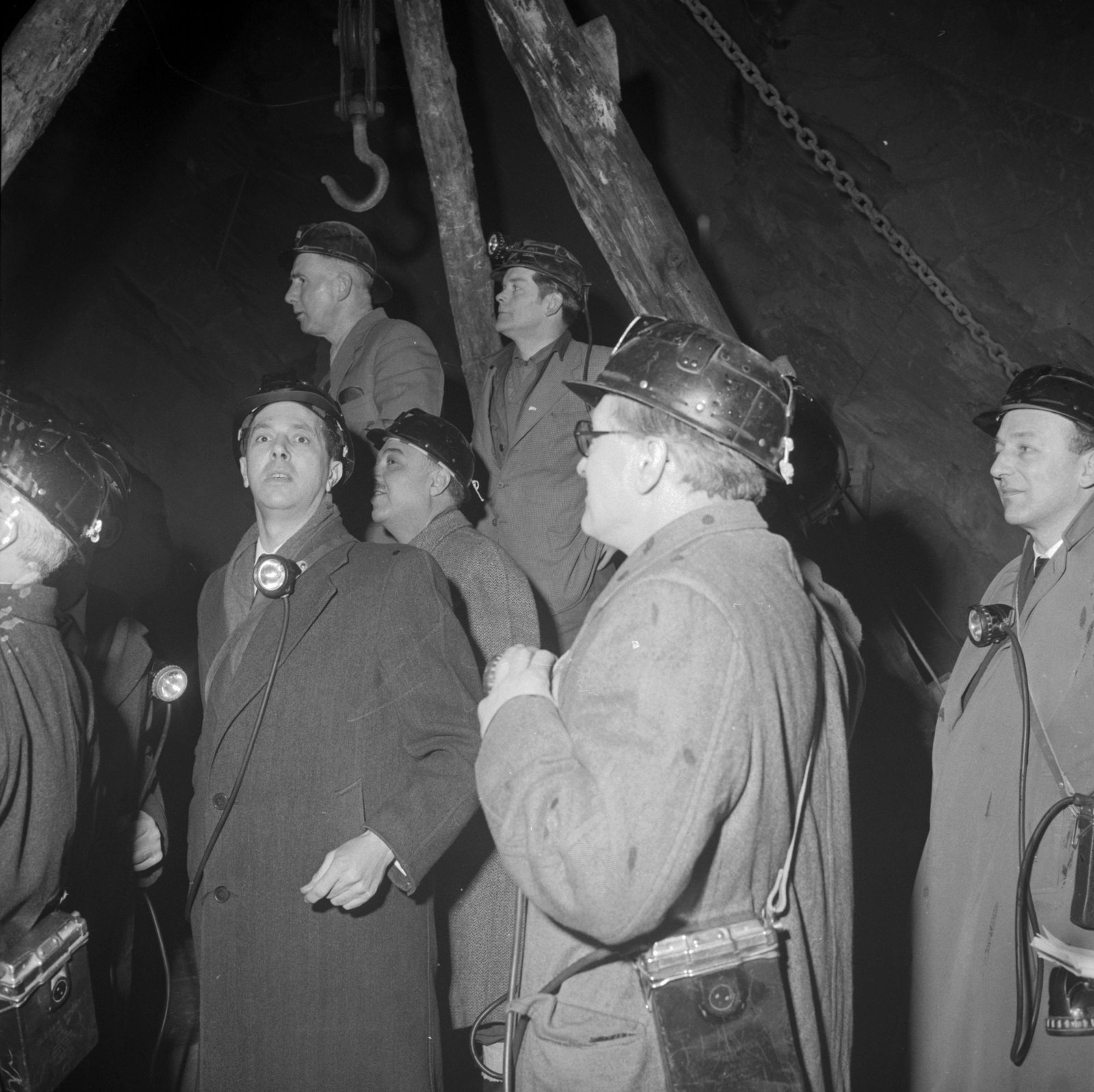 Sir Keith Joseph Oakeley Quarry visit - Jan 23, 1964, submitted by Buddle-Bot on 01-04-2025.
© Geoff Charles https://creativecommons.org/licenses/by-sa/4.0/ http://www.llyfrgell.cymru Sir Keith Joseph Oakeley Quarry visit - Jan 23, 1964
