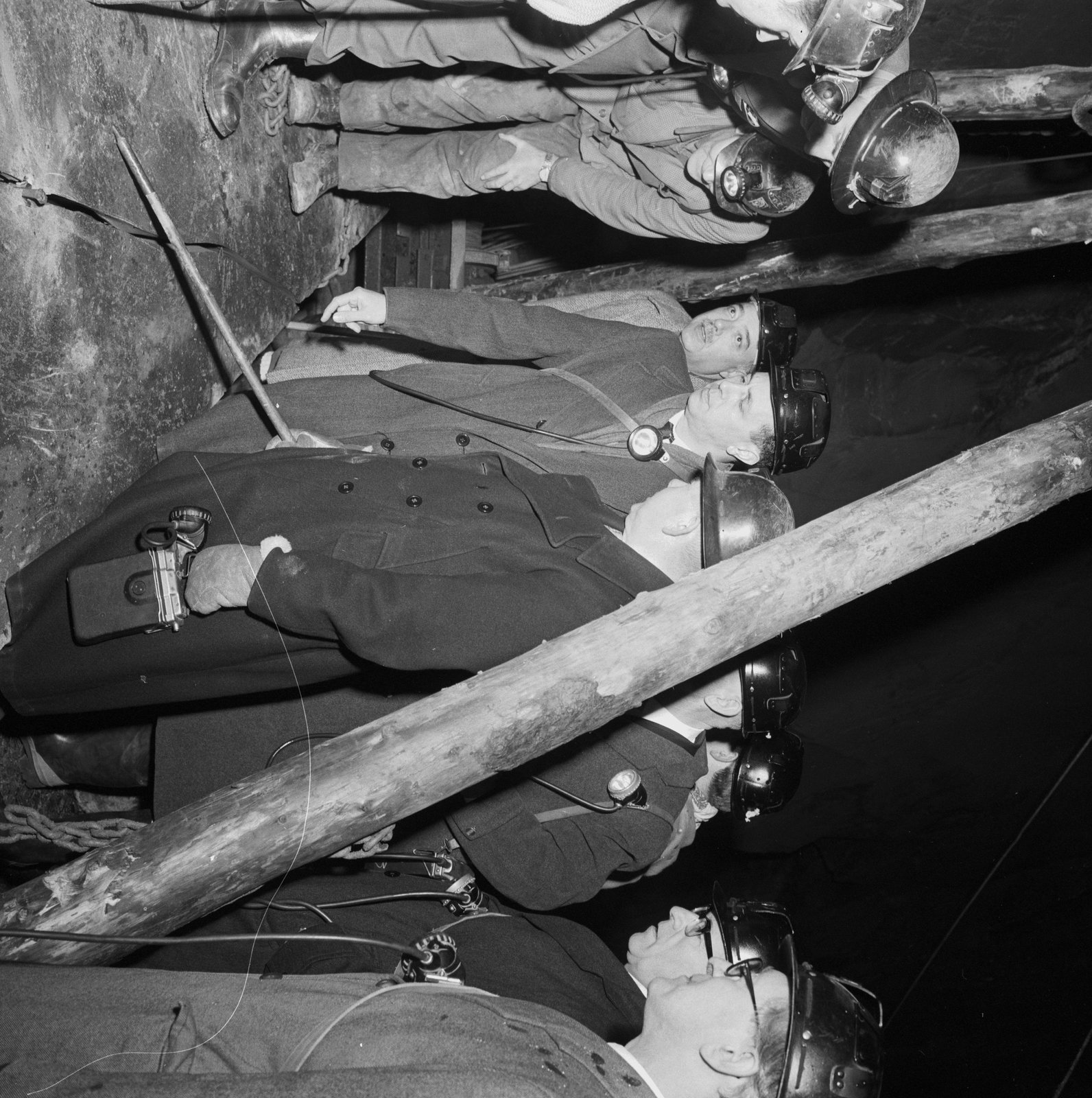 Sir Keith Joseph Oakeley Quarry visit - Jan 23, 1964, submitted by Buddle-Bot on 01-04-2025.
© Geoff Charles https://creativecommons.org/licenses/by-sa/4.0/ http://www.llyfrgell.cymru Sir Keith Joseph Oakeley Quarry visit - Jan 23, 1964