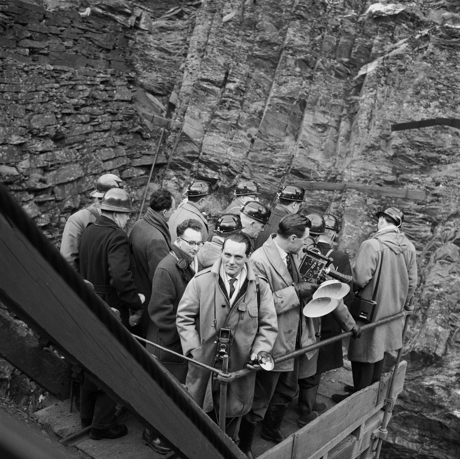 Sir Keith Joseph Oakeley Quarry visit - Jan 23, 1964, submitted by Buddle-Bot on 01-04-2025.
© Geoff Charles https://creativecommons.org/licenses/by-sa/4.0/ http://www.llyfrgell.cymru Sir Keith Joseph Oakeley Quarry visit - Jan 23, 1964