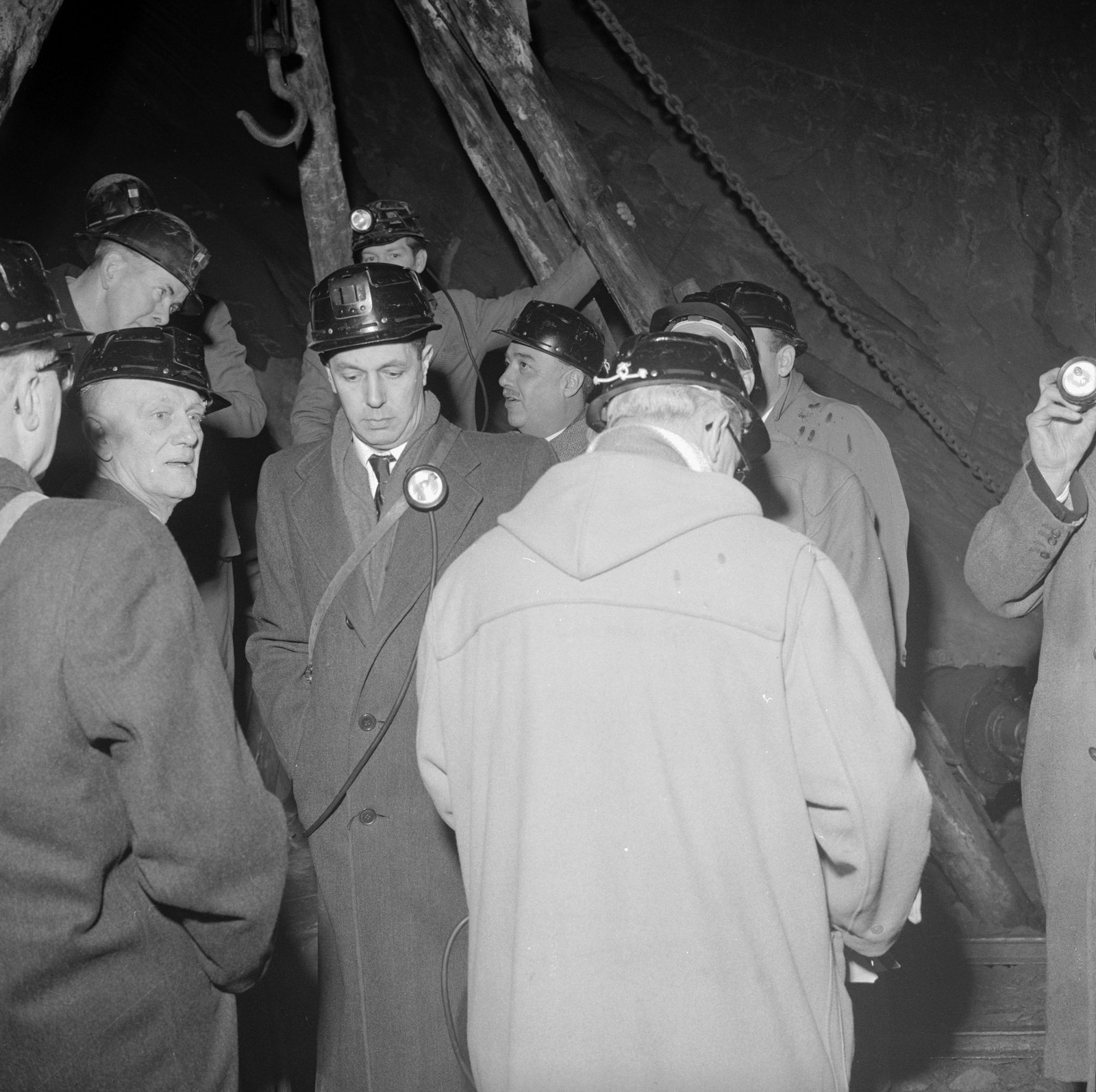 Sir Keith Joseph Oakeley Quarry visit - Jan 23, 1964, submitted by Buddle-Bot on 01-04-2025.
© Geoff Charles https://creativecommons.org/licenses/by-sa/4.0/ http://www.llyfrgell.cymru Sir Keith Joseph Oakeley Quarry visit - Jan 23, 1964