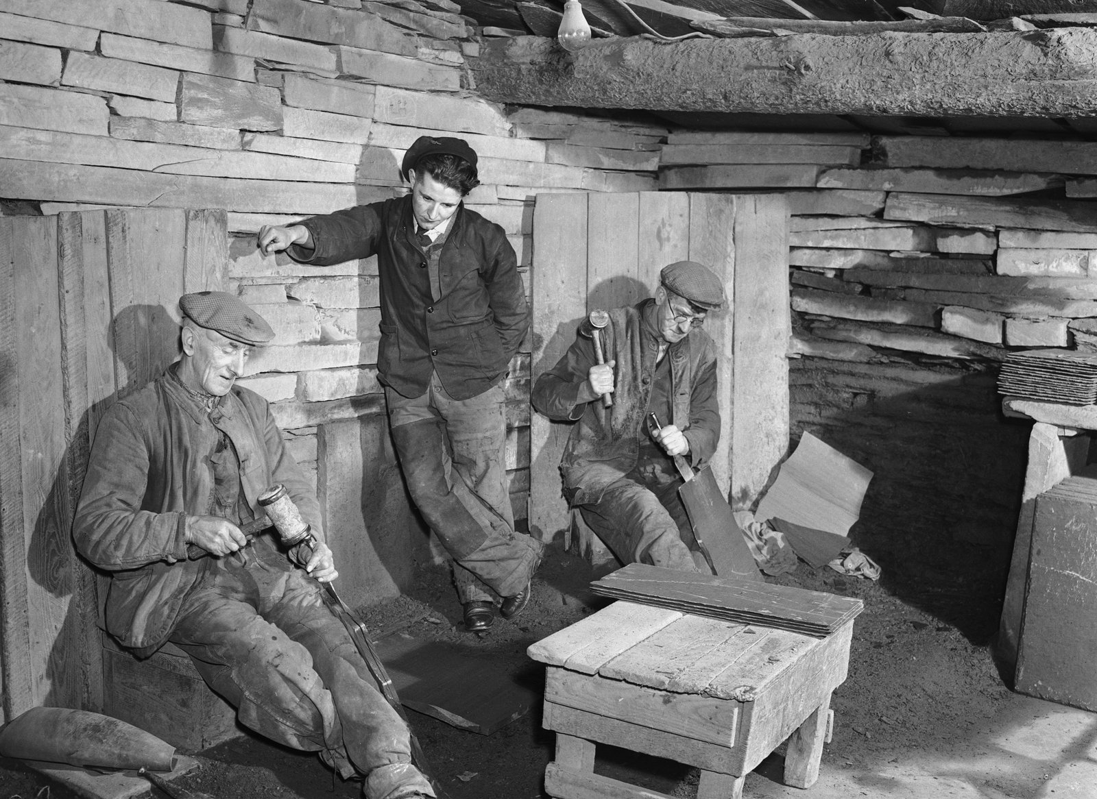 Aberllefenni Quarrymen - Apr 18, 1952, submitted by Buddle-Bot on 01-04-2025.
© Geoff Charles https://creativecommons.org/licenses/by-sa/4.0/ http://www.llyfrgell.cymru Aberllefenni Quarrymen - Apr 18, 1952