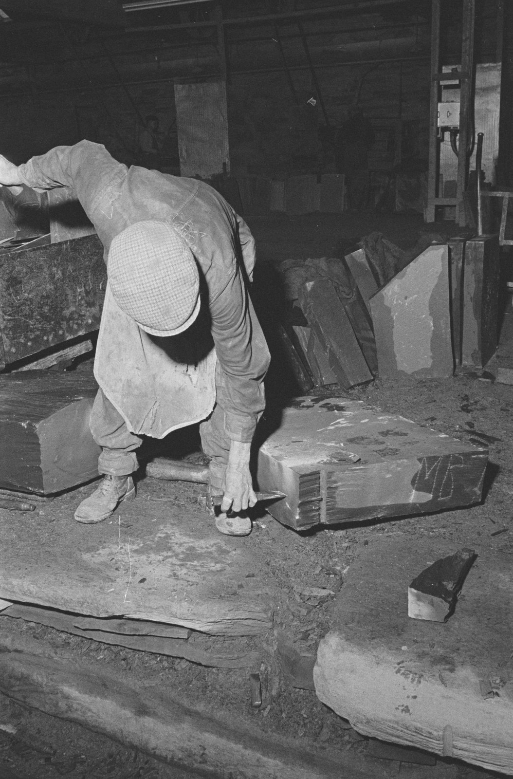 Oakeley Slate Quarry - 14 May, 1969, submitted by Buddle-Bot on 01-04-2025.
© Geoff Charles https://creativecommons.org/licenses/by-sa/4.0/ http://www.llyfrgell.cymru Oakeley Slate Quarry - 14 May, 1969
