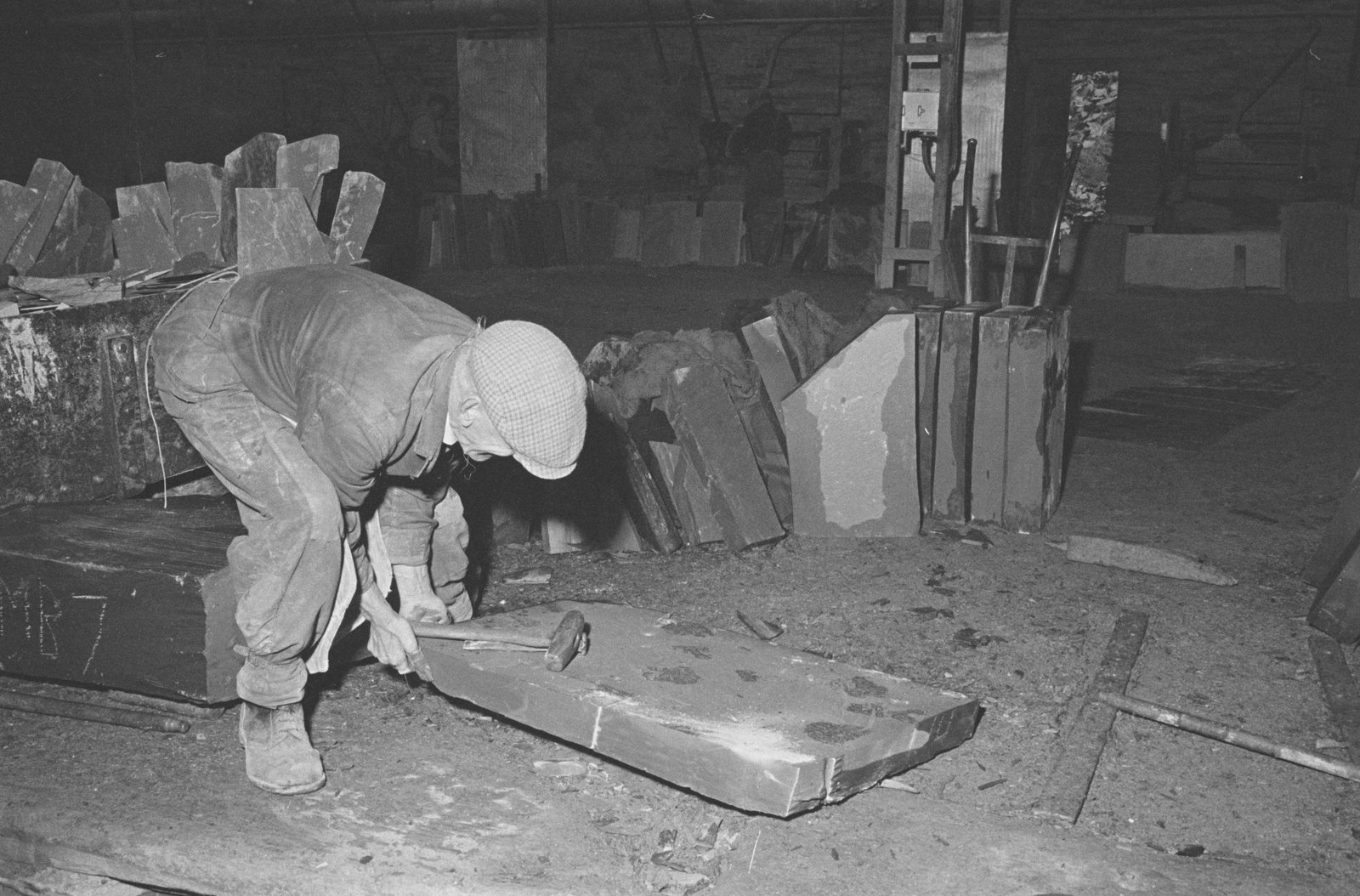 Oakeley Slate Quarry - 14 May, 1969, submitted by Buddle-Bot on 01-04-2025.
© Geoff Charles https://creativecommons.org/licenses/by-sa/4.0/ http://www.llyfrgell.cymru Oakeley Slate Quarry - 14 May, 1969