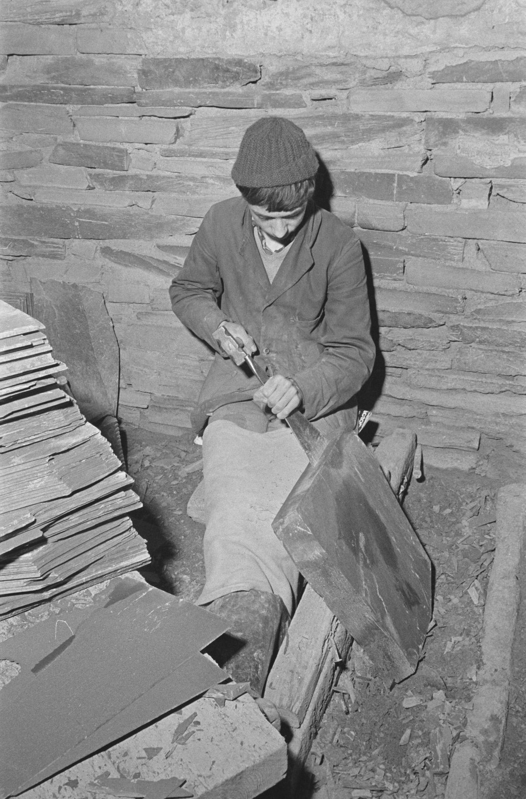 Oakeley Slate Quarry - 14 May, 1969, submitted by Buddle-Bot on 01-04-2025.
© Geoff Charles https://creativecommons.org/licenses/by-sa/4.0/ http://www.llyfrgell.cymru Oakeley Slate Quarry - 14 May, 1969