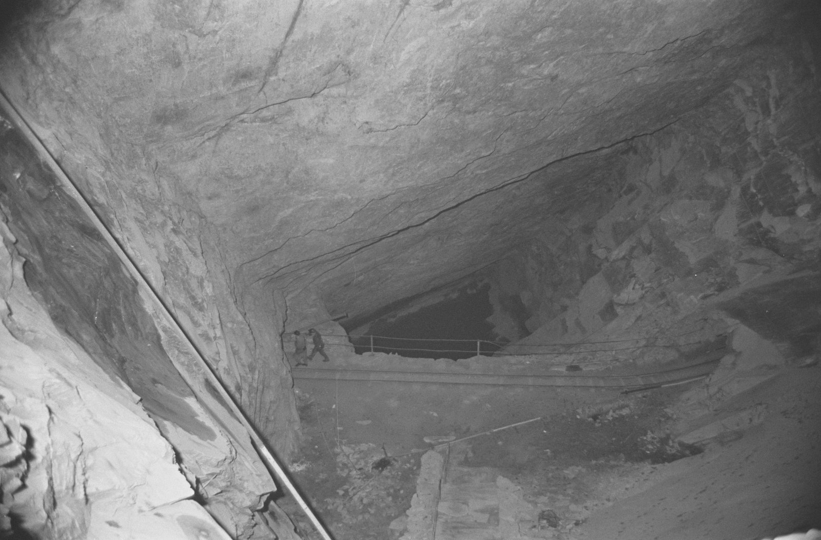 Oakeley Slate Quarry - 14 May, 1969, submitted by Buddle-Bot on 01-04-2025.
© Geoff Charles https://creativecommons.org/licenses/by-sa/4.0/ http://www.llyfrgell.cymru Oakeley Slate Quarry - 14 May, 1969