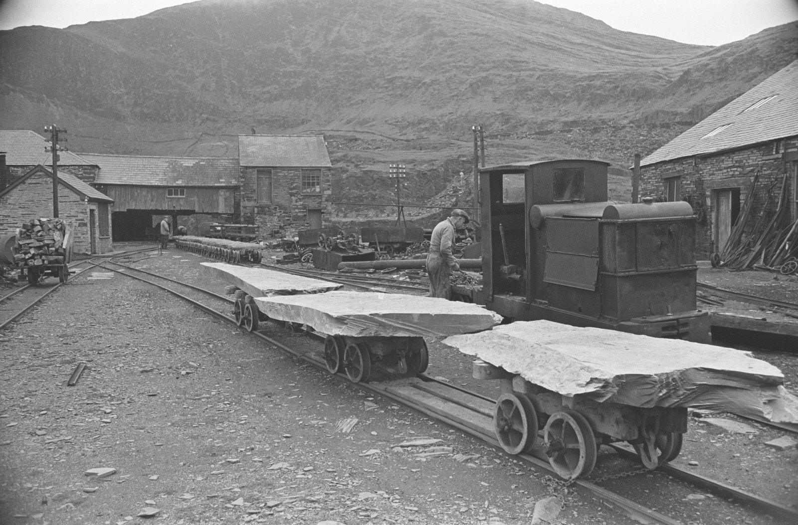 Oakeley Slate Quarry - 14 May, 1969, submitted by Buddle-Bot on 01-04-2025.
© Geoff Charles https://creativecommons.org/licenses/by-sa/4.0/ http://www.llyfrgell.cymru Oakeley Slate Quarry - 14 May, 1969