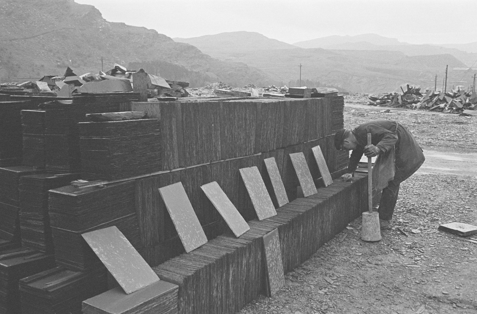 Oakeley Slate Quarry - 14 May, 1969, submitted by Buddle-Bot on 01-04-2025.
© Geoff Charles https://creativecommons.org/licenses/by-sa/4.0/ http://www.llyfrgell.cymru Oakeley Slate Quarry - 14 May, 1969