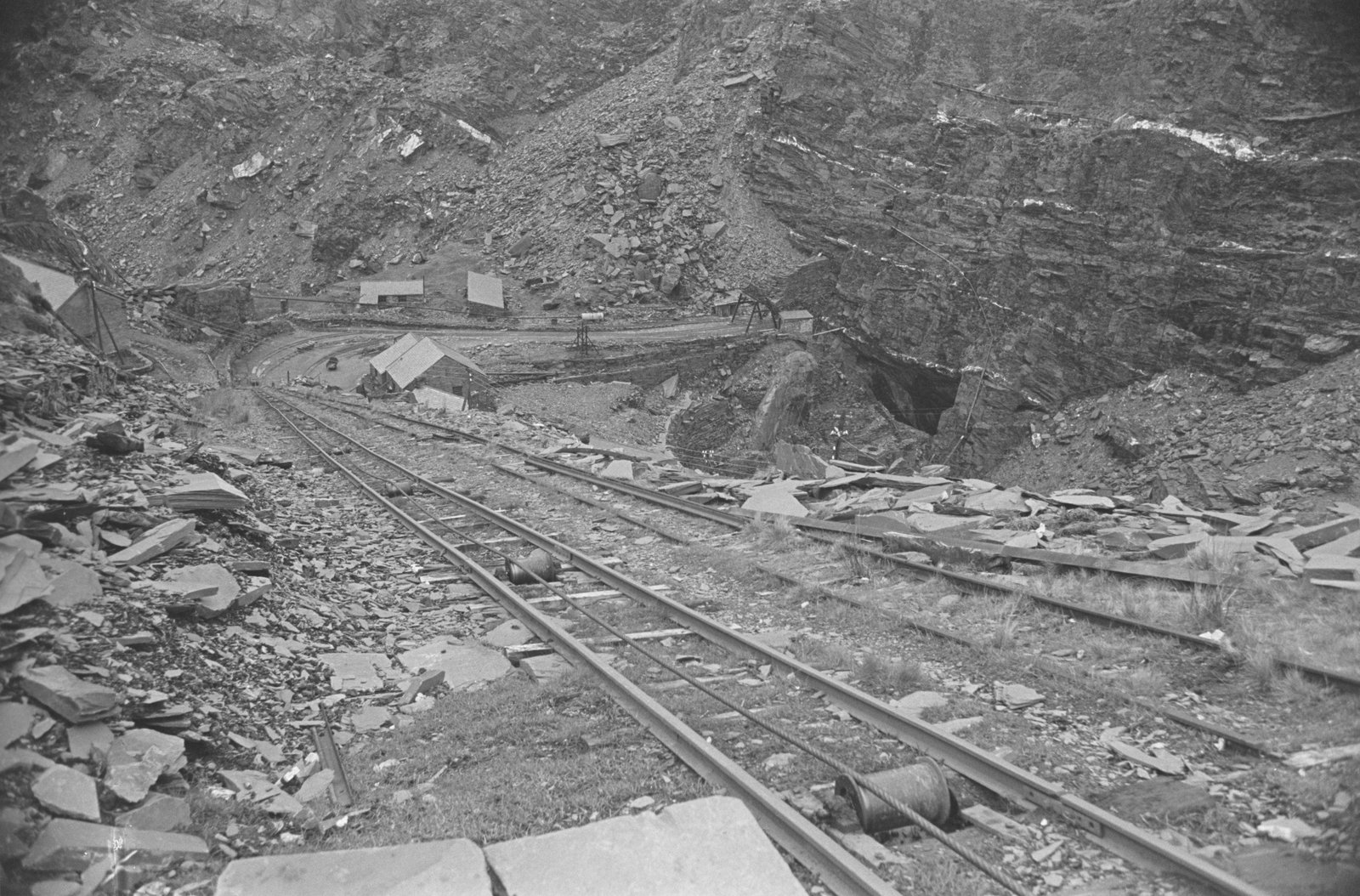 Oakeley Slate Quarry - 14 May, 1969, submitted by Buddle-Bot on 01-04-2025.
© Geoff Charles https://creativecommons.org/licenses/by-sa/4.0/ http://www.llyfrgell.cymru Oakeley Slate Quarry - 14 May, 1969