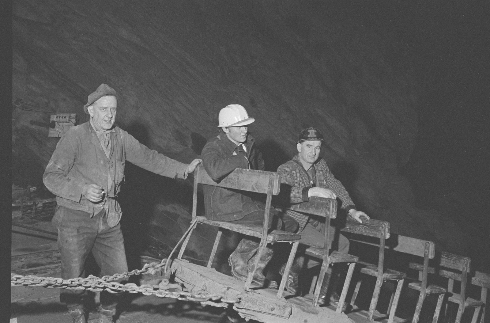 Oakeley Slate Quarry - 14 May, 1969, submitted by Buddle-Bot on 01-04-2025.
© Geoff Charles https://creativecommons.org/licenses/by-sa/4.0/ http://www.llyfrgell.cymru Oakeley Slate Quarry - 14 May, 1969