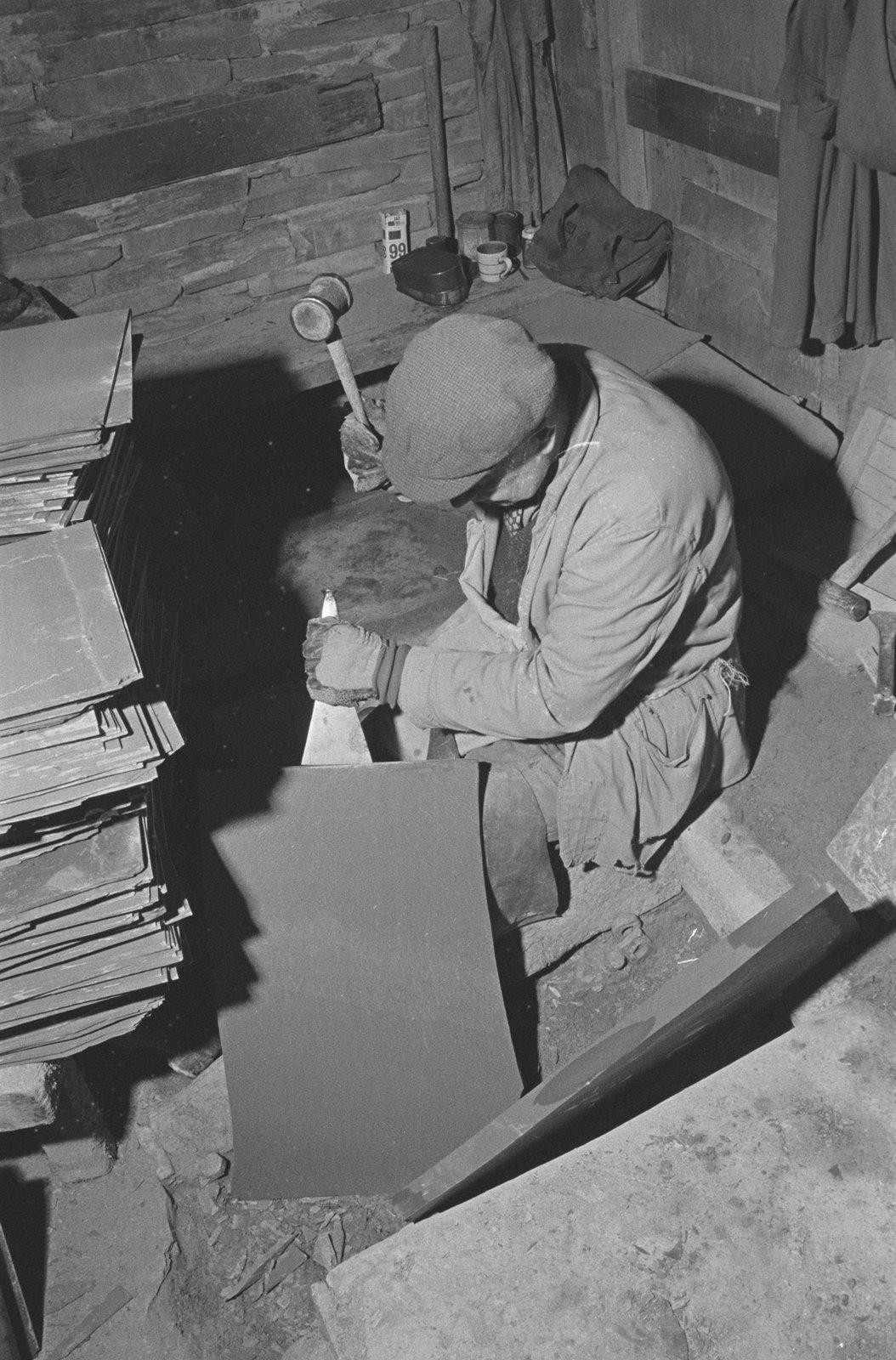 Oakeley Slate Quarry - 14 May, 1969, submitted by Buddle-Bot on 01-04-2025.
© Geoff Charles https://creativecommons.org/licenses/by-sa/4.0/ http://www.llyfrgell.cymru Oakeley Slate Quarry - 14 May, 1969