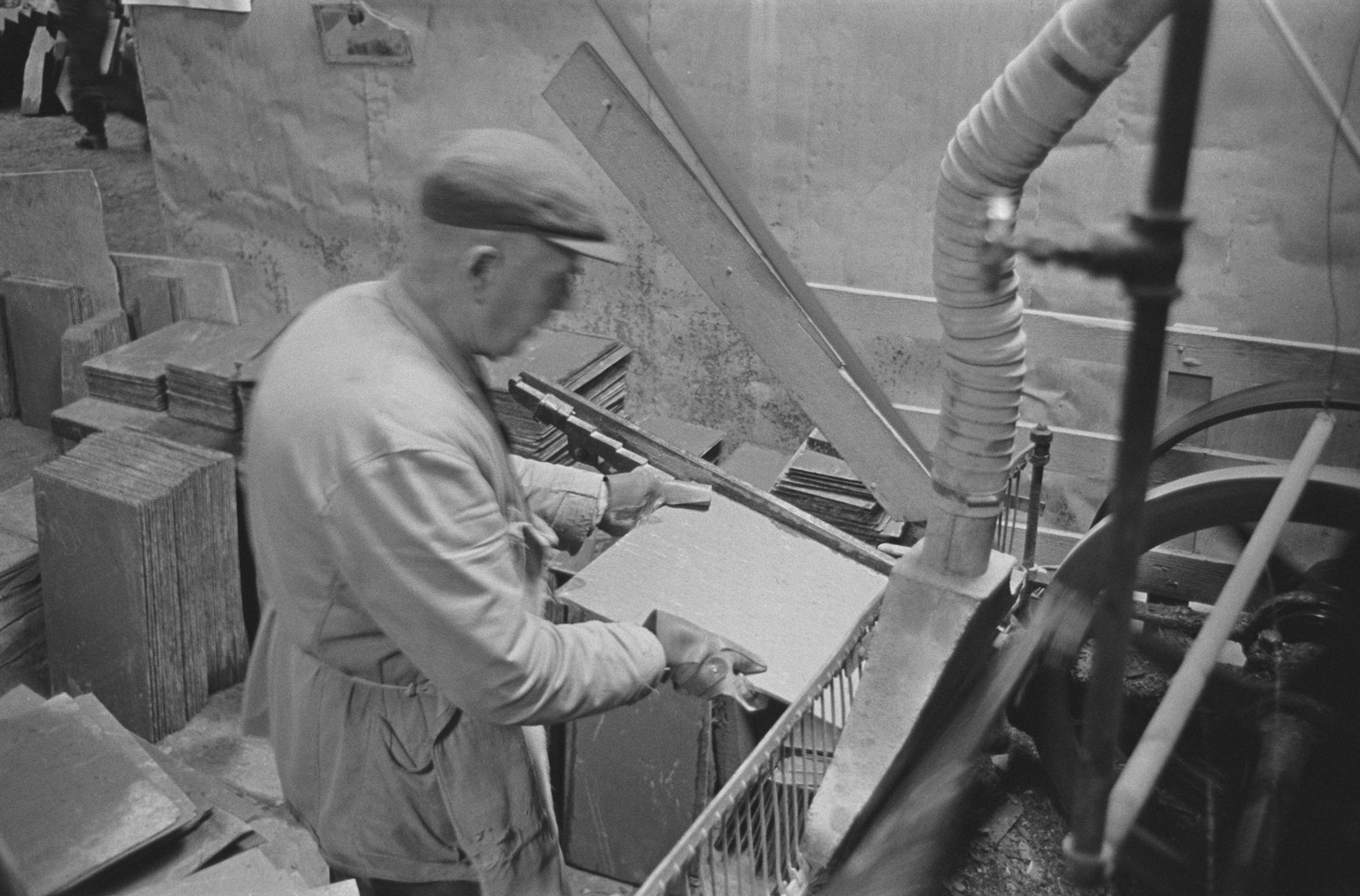 Oakeley Slate Quarry - 14 May, 1969, submitted by Buddle-Bot on 01-04-2025.
© Geoff Charles https://creativecommons.org/licenses/by-sa/4.0/ http://www.llyfrgell.cymru Oakeley Slate Quarry - 14 May, 1969