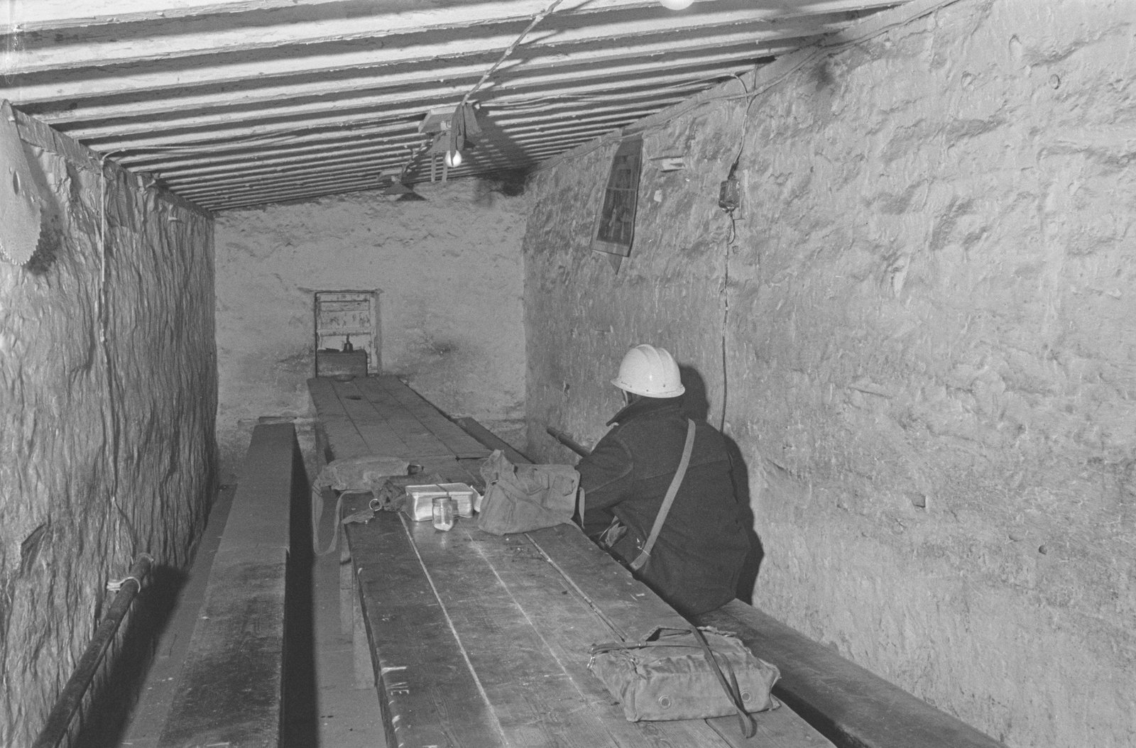 Oakeley Slate Quarry - 14 May, 1969, submitted by Buddle-Bot on 01-04-2025.
© Geoff Charles https://creativecommons.org/licenses/by-sa/4.0/ http://www.llyfrgell.cymru Oakeley Slate Quarry - 14 May, 1969