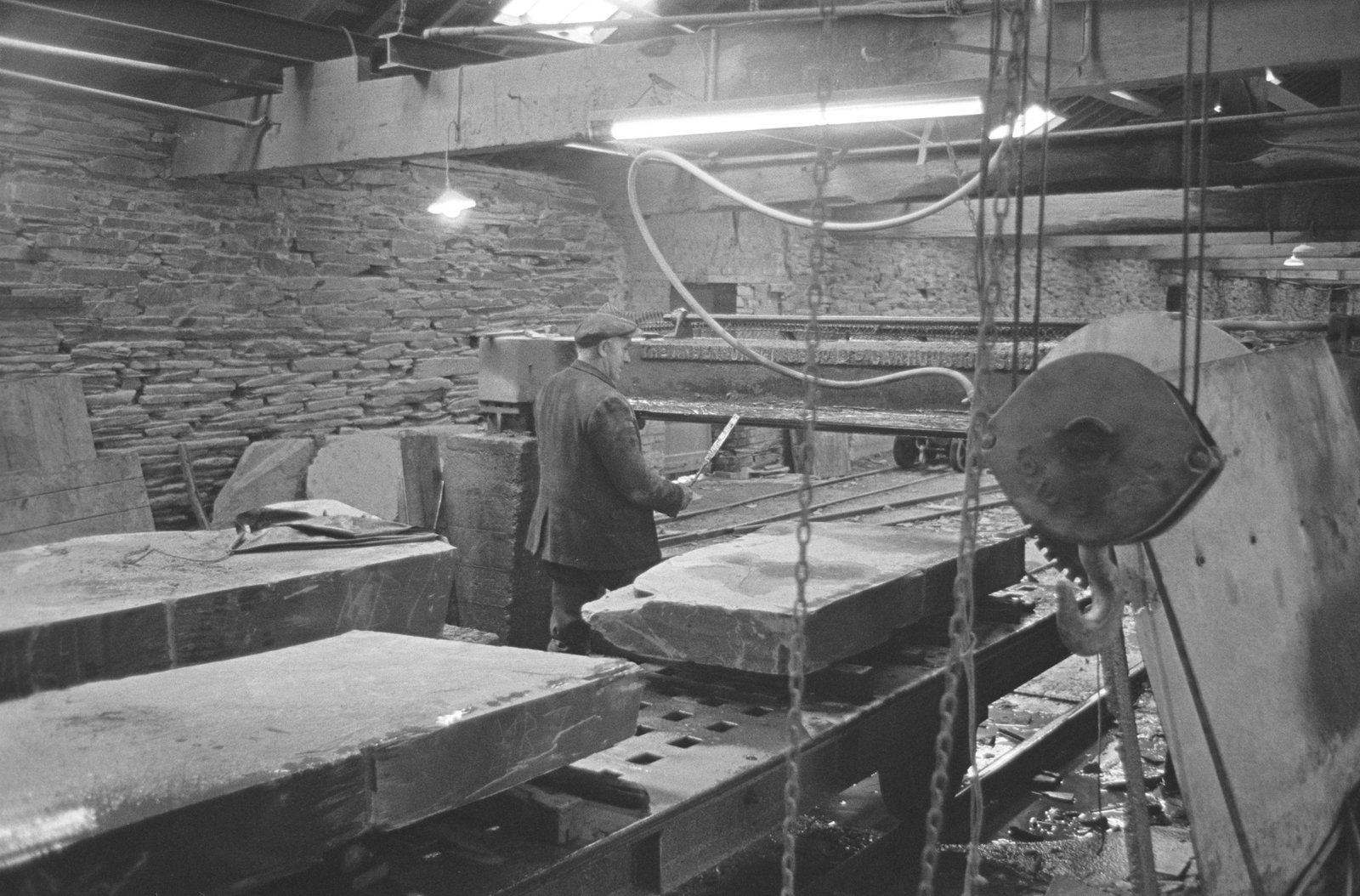 Oakeley Slate Quarry - 14 May, 1969, submitted by Buddle-Bot on 01-04-2025.
© Geoff Charles https://creativecommons.org/licenses/by-sa/4.0/ http://www.llyfrgell.cymru Oakeley Slate Quarry - 14 May, 1969