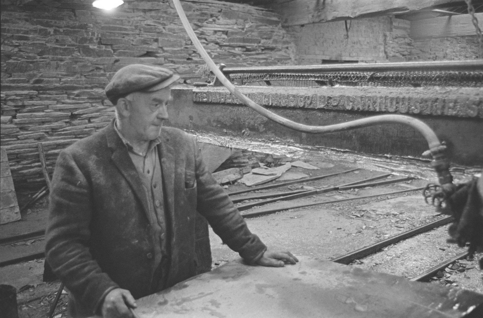 Oakeley Slate Quarry - 14 May, 1969, submitted by Buddle-Bot on 01-04-2025.
© Geoff Charles https://creativecommons.org/licenses/by-sa/4.0/ http://www.llyfrgell.cymru Oakeley Slate Quarry - 14 May, 1969