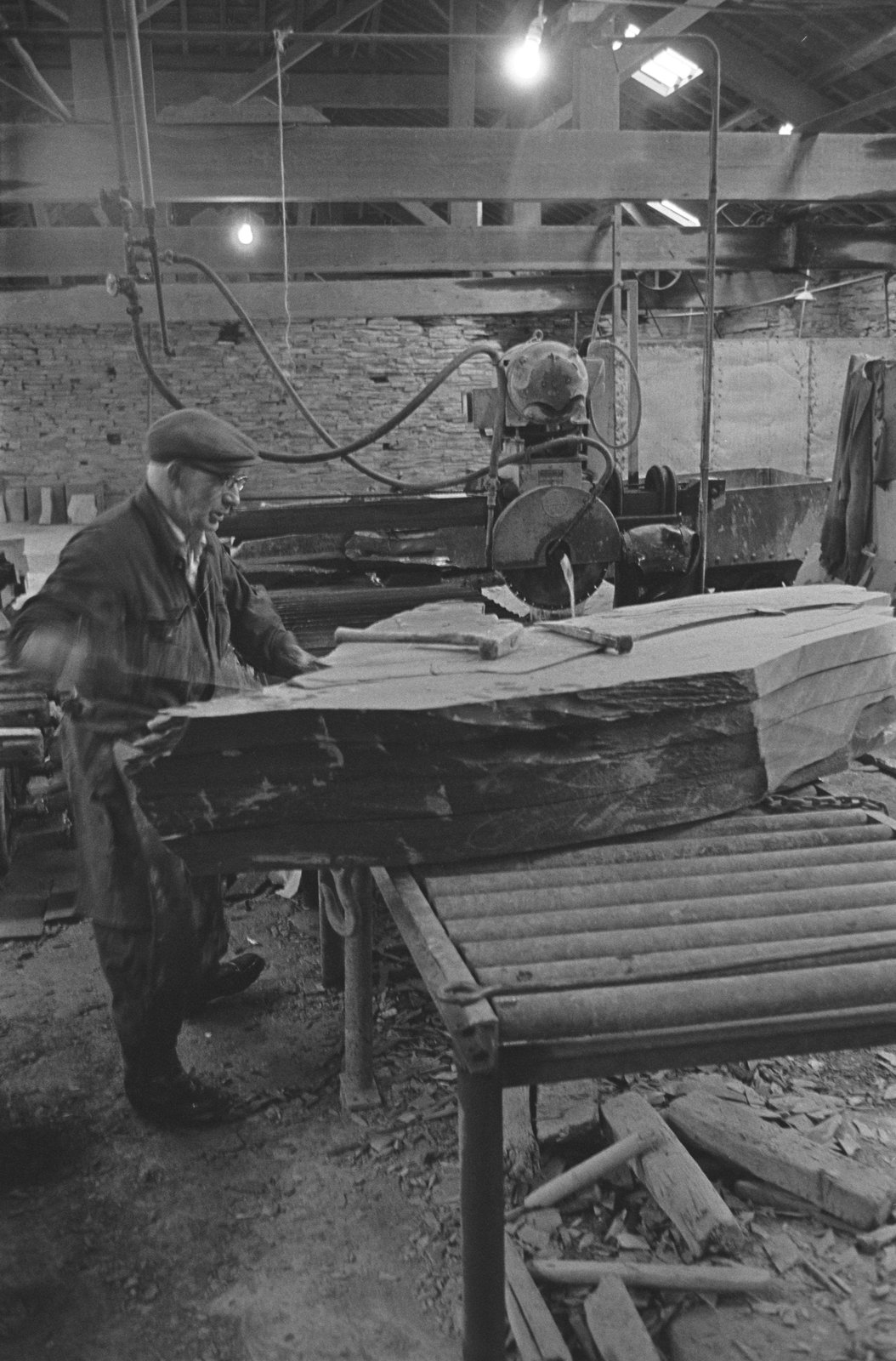 Oakeley Slate Quarry - 14 May, 1969, submitted by Buddle-Bot on 01-04-2025.
© Geoff Charles https://creativecommons.org/licenses/by-sa/4.0/ http://www.llyfrgell.cymru Oakeley Slate Quarry - 14 May, 1969