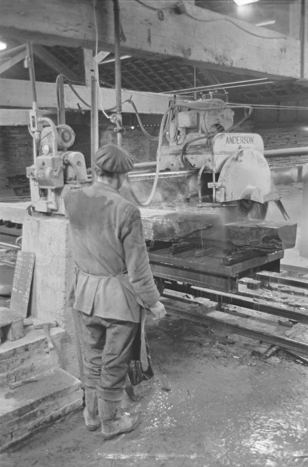 Oakeley Slate Quarry - 14 May, 1969, submitted by Buddle-Bot on 01-04-2025.
© Geoff Charles https://creativecommons.org/licenses/by-sa/4.0/ http://www.llyfrgell.cymru Oakeley Slate Quarry - 14 May, 1969