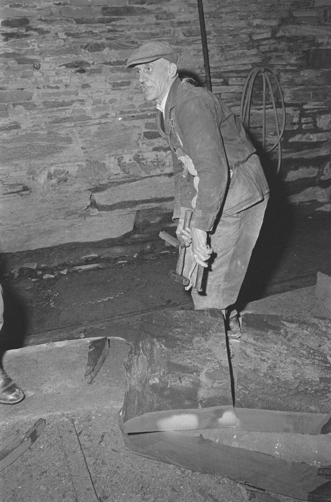Oakeley Slate Quarry - 14 May, 1969, submitted by Buddle-Bot on 01-04-2025.
© Geoff Charles https://creativecommons.org/licenses/by-sa/4.0/ http://www.llyfrgell.cymru Oakeley Slate Quarry - 14 May, 1969