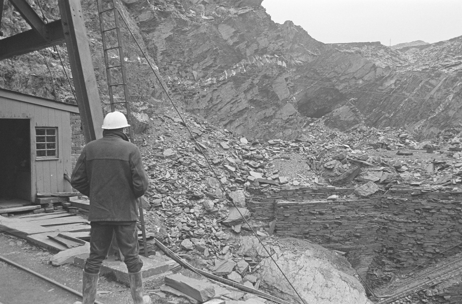 Oakeley Slate Quarry - 14 May, 1969, submitted by Buddle-Bot on 01-04-2025.
© Geoff Charles https://creativecommons.org/licenses/by-sa/4.0/ http://www.llyfrgell.cymru Oakeley Slate Quarry - 14 May, 1969
