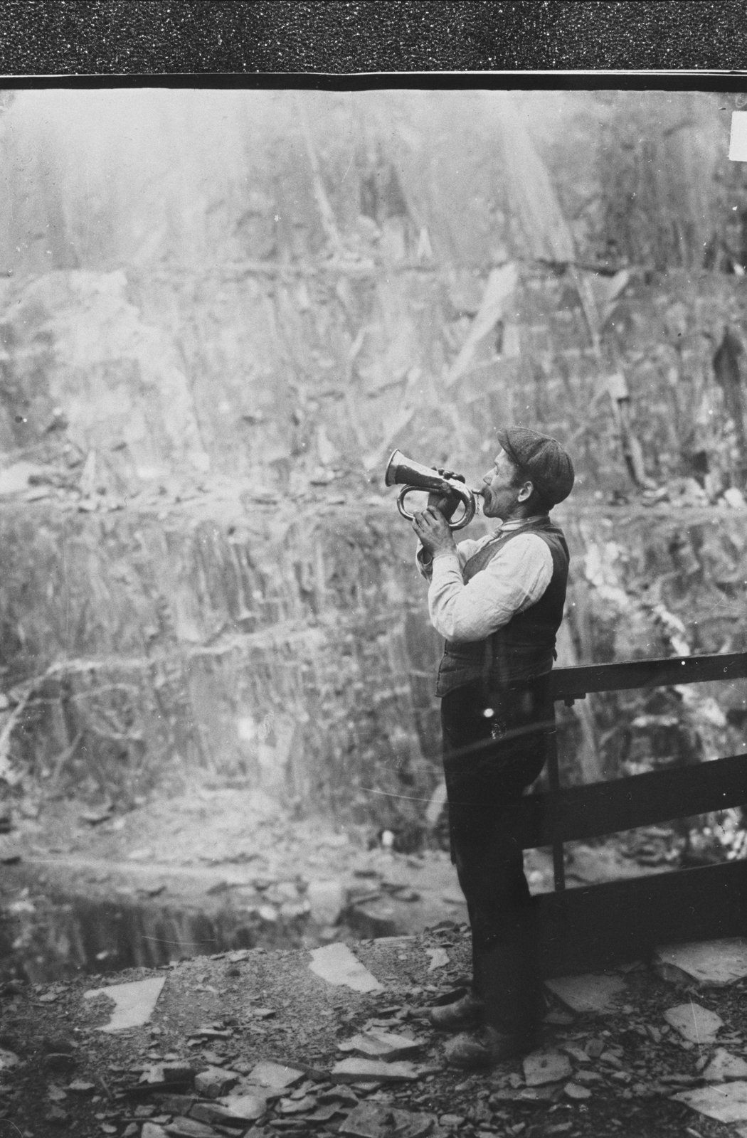 Copies of photos from Gwnedd Archives - 1 Feb 1073, submitted by Buddle-Bot on 01-04-2025.
© Geoff Charles https://creativecommons.org/licenses/by-sa/4.0/ http://www.llyfrgell.cymru Copies of photos from Gwnedd Archives - 1 Feb 1073
