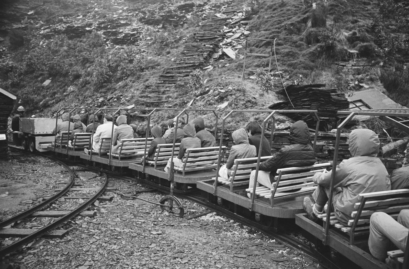 Llechwedd quarry tours opening - 12 Apr 1972, submitted by Buddle-Bot on 01-04-2025.
© Geoff Charles https://creativecommons.org/licenses/by-sa/4.0/ http://www.llyfrgell.cymru Llechwedd quarry tours opening - 12 Apr 1972