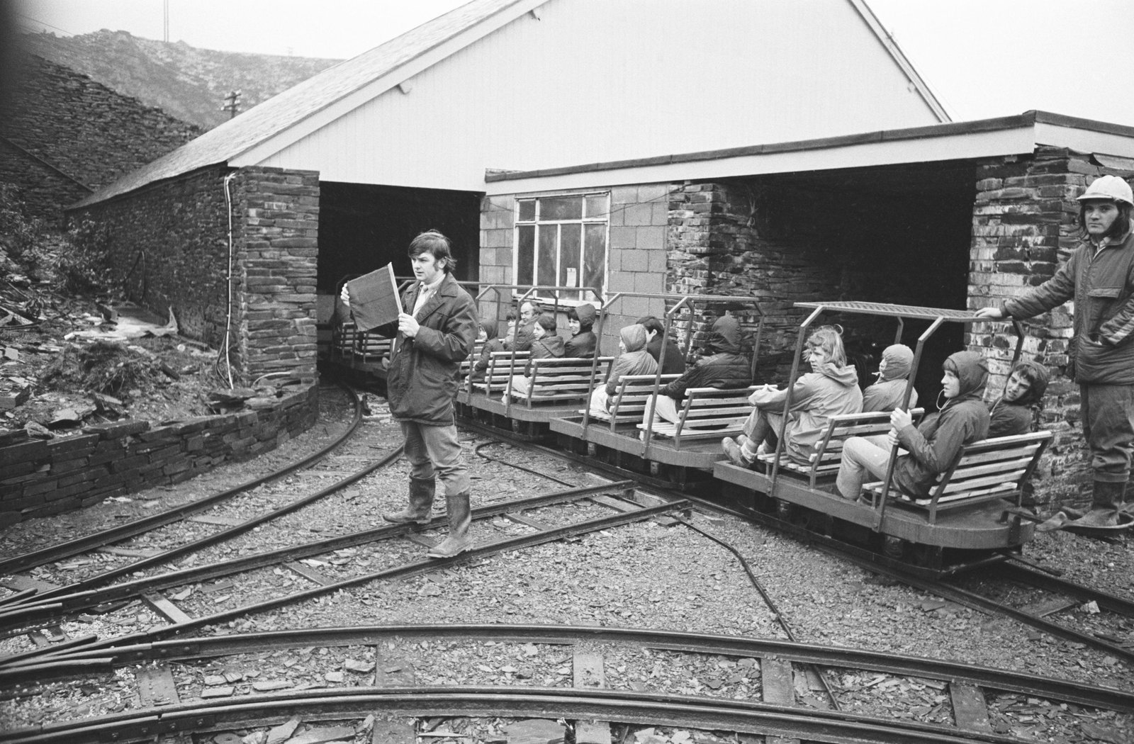 Llechwedd quarry tours opening - 12 Apr 1972, submitted by Buddle-Bot on 01-04-2025.
© Geoff Charles https://creativecommons.org/licenses/by-sa/4.0/ http://www.llyfrgell.cymru Llechwedd quarry tours opening - 12 Apr 1972