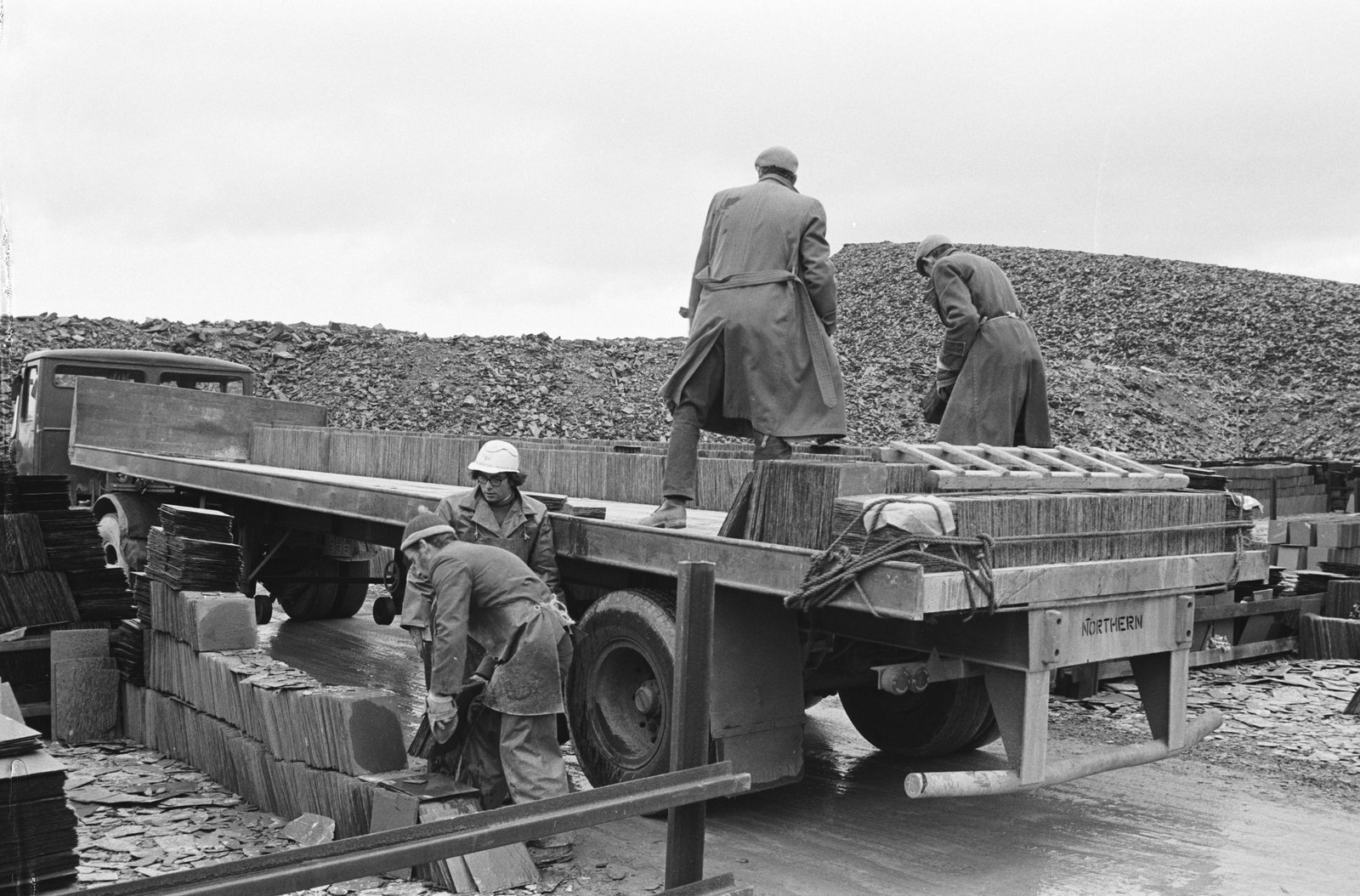 Penrhyn Slate Quarry - 18 Nov, 1970, submitted by Buddle-Bot on 01-04-2025.
© Geoff Charles https://creativecommons.org/licenses/by-sa/4.0/ http://www.llyfrgell.cymru Penrhyn Slate Quarry - 18 Nov, 1970