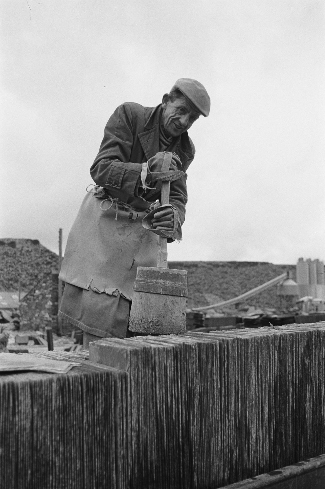 Penrhyn Slate Quarry - 18 Nov, 1970, submitted by Buddle-Bot on 01-04-2025.
© Geoff Charles https://creativecommons.org/licenses/by-sa/4.0/ http://www.llyfrgell.cymru Penrhyn Slate Quarry - 18 Nov, 1970