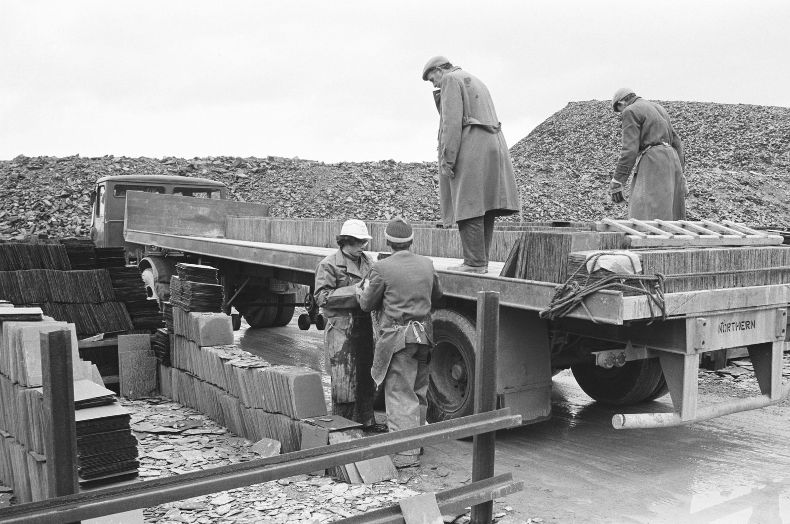 Penrhyn Slate Quarry - 18 Nov, 1970, submitted by Buddle-Bot on 01-04-2025.
© Geoff Charles https://creativecommons.org/licenses/by-sa/4.0/ http://www.llyfrgell.cymru Penrhyn Slate Quarry - 18 Nov, 1970