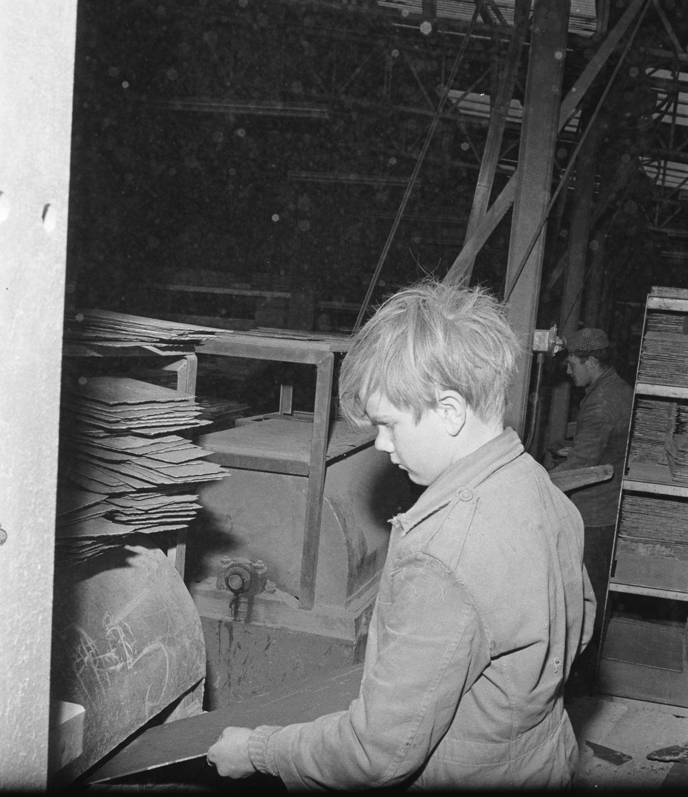 Penrhyn Slate Quarry - 18 Nov, 1970, submitted by Buddle-Bot on 01-04-2025.
© Geoff Charles https://creativecommons.org/licenses/by-sa/4.0/ http://www.llyfrgell.cymru Penrhyn Slate Quarry - 18 Nov, 1970