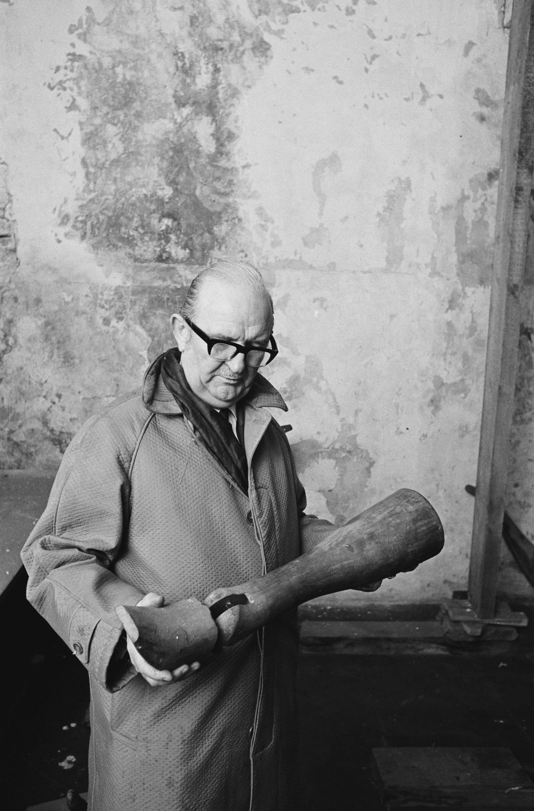 Dinorwig slate quarry closure sale - 17 Dec, 1969, submitted by Buddle-Bot on 01-04-2025.
© Geoff Charles https://creativecommons.org/licenses/by-sa/4.0/ http://www.llyfrgell.cymru Dinorwig slate quarry closure sale - 17 Dec, 1969